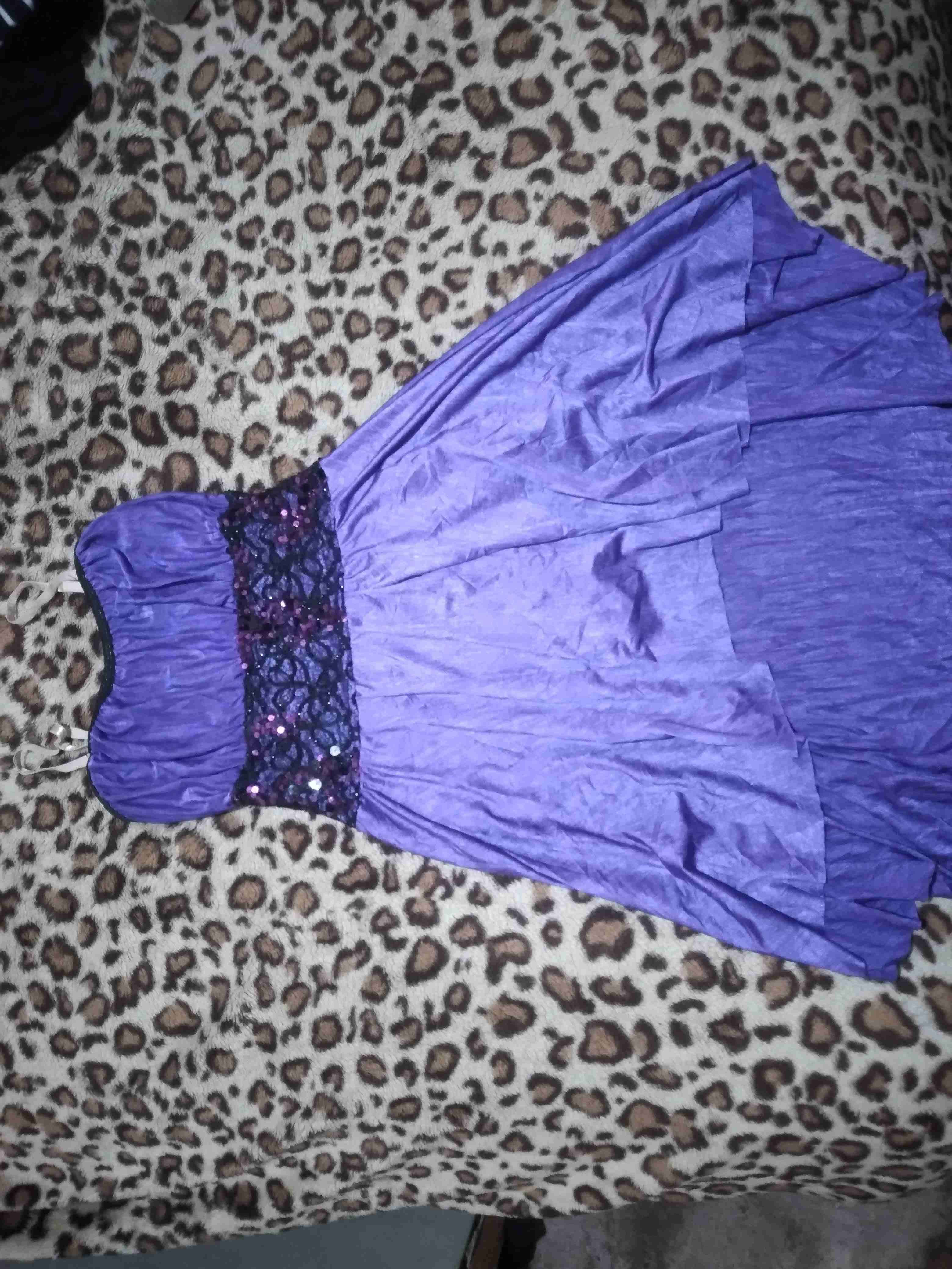 Vestido púrpura con lentejuelas