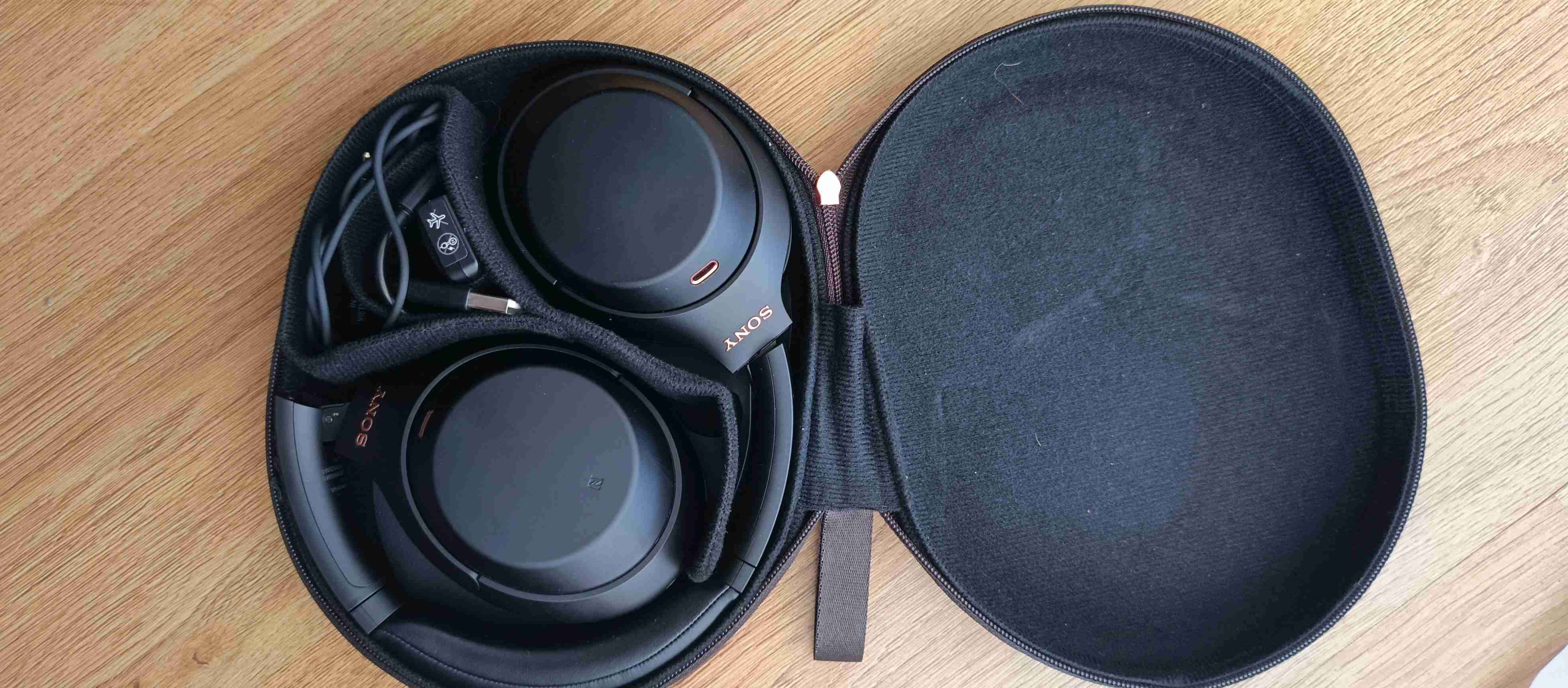 Audifonos Sony WH-1000XM4 - miniatura 2