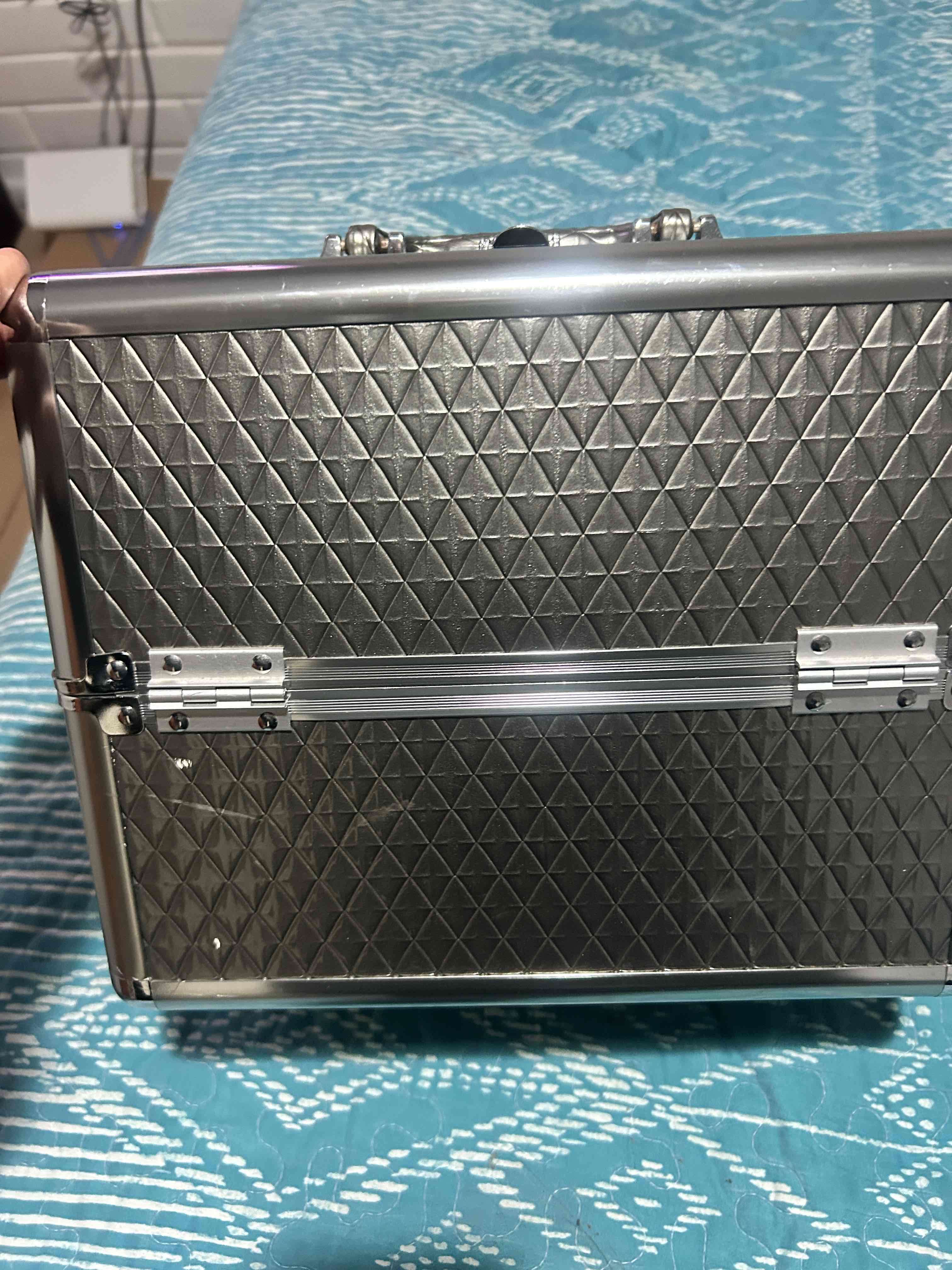 Maletín metálico con maquillaje - miniatura 2