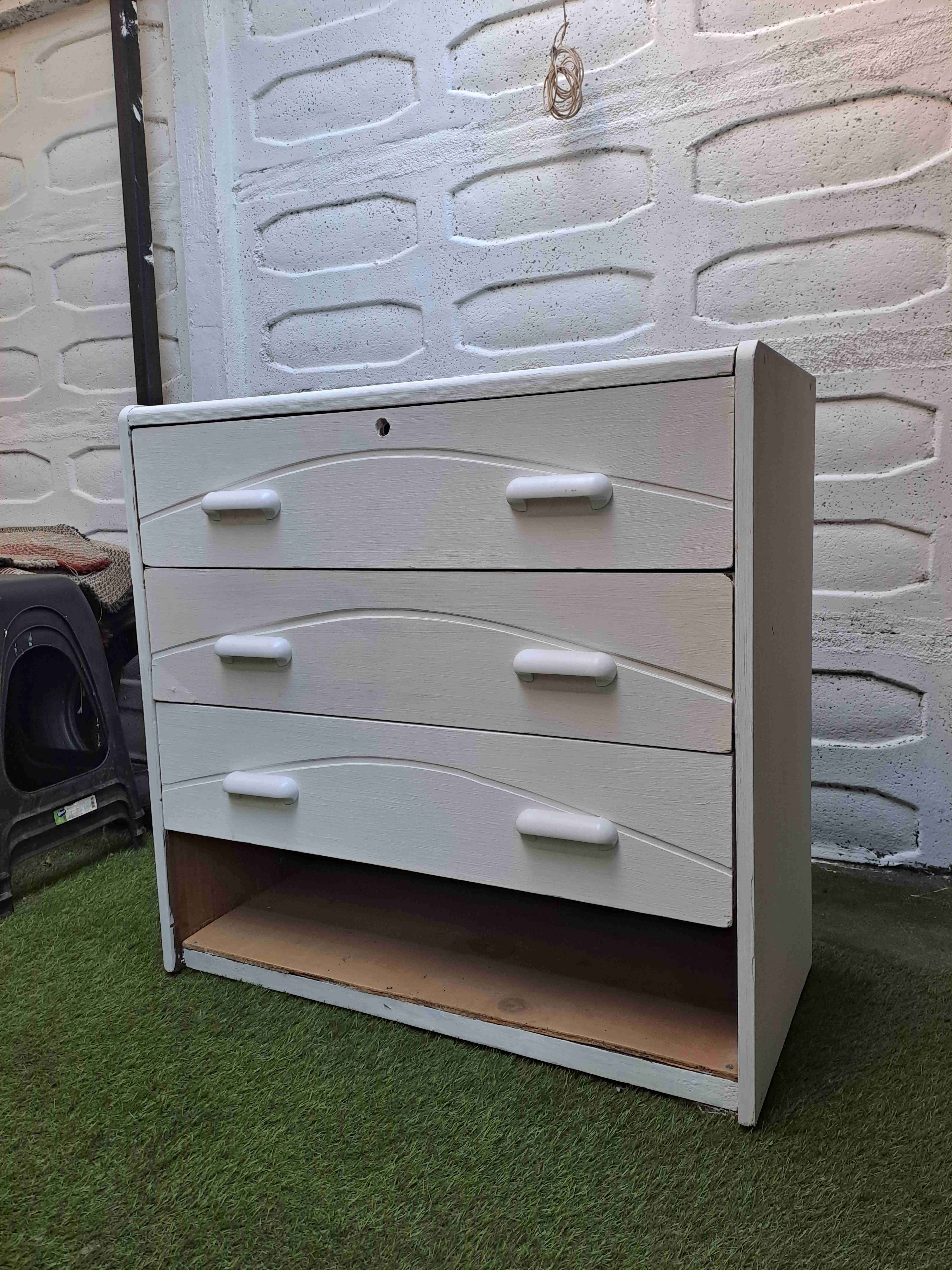 Cómoda blanca de madera - miniatura 2