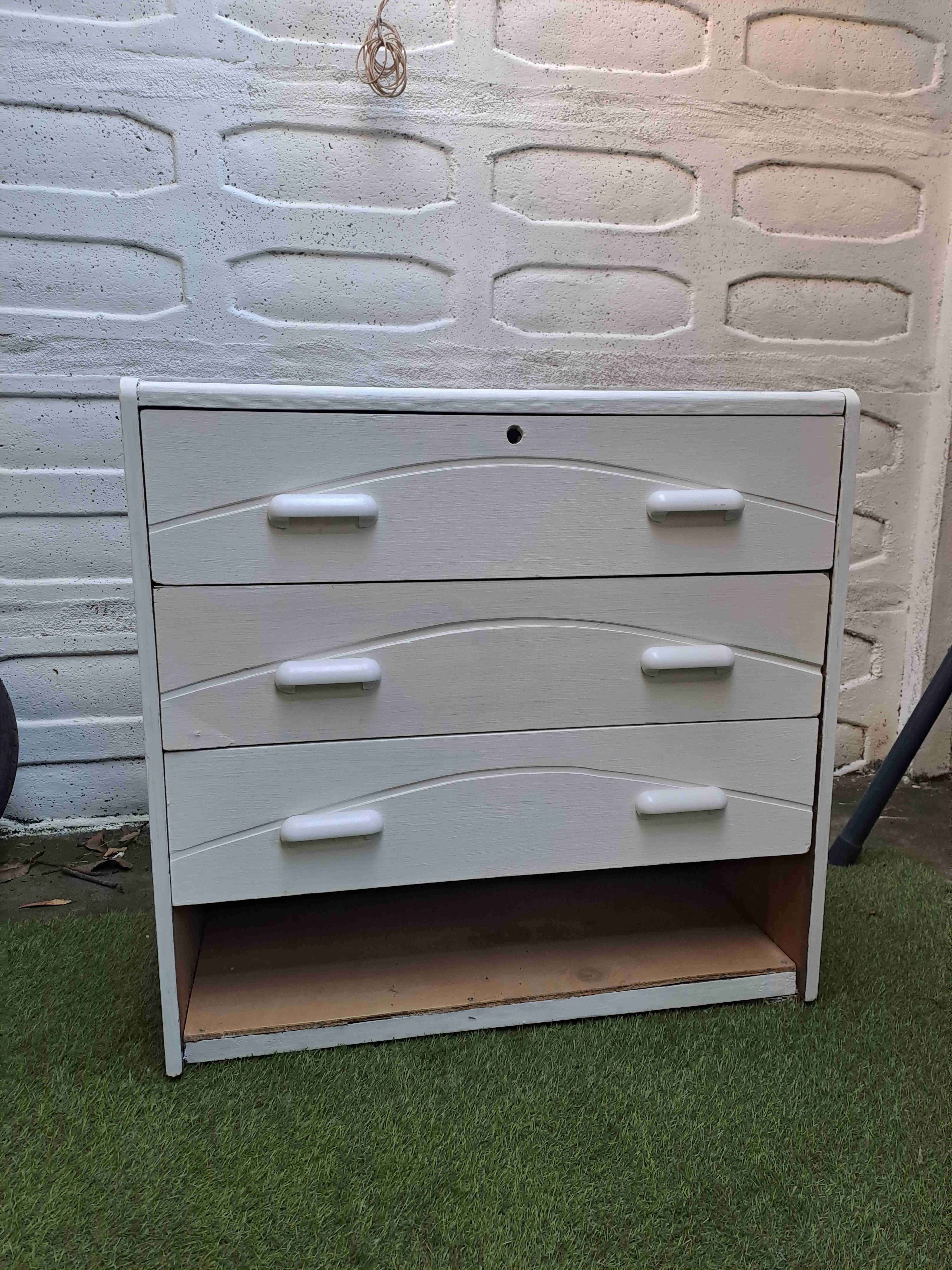 Cómoda blanca de madera - miniatura 3