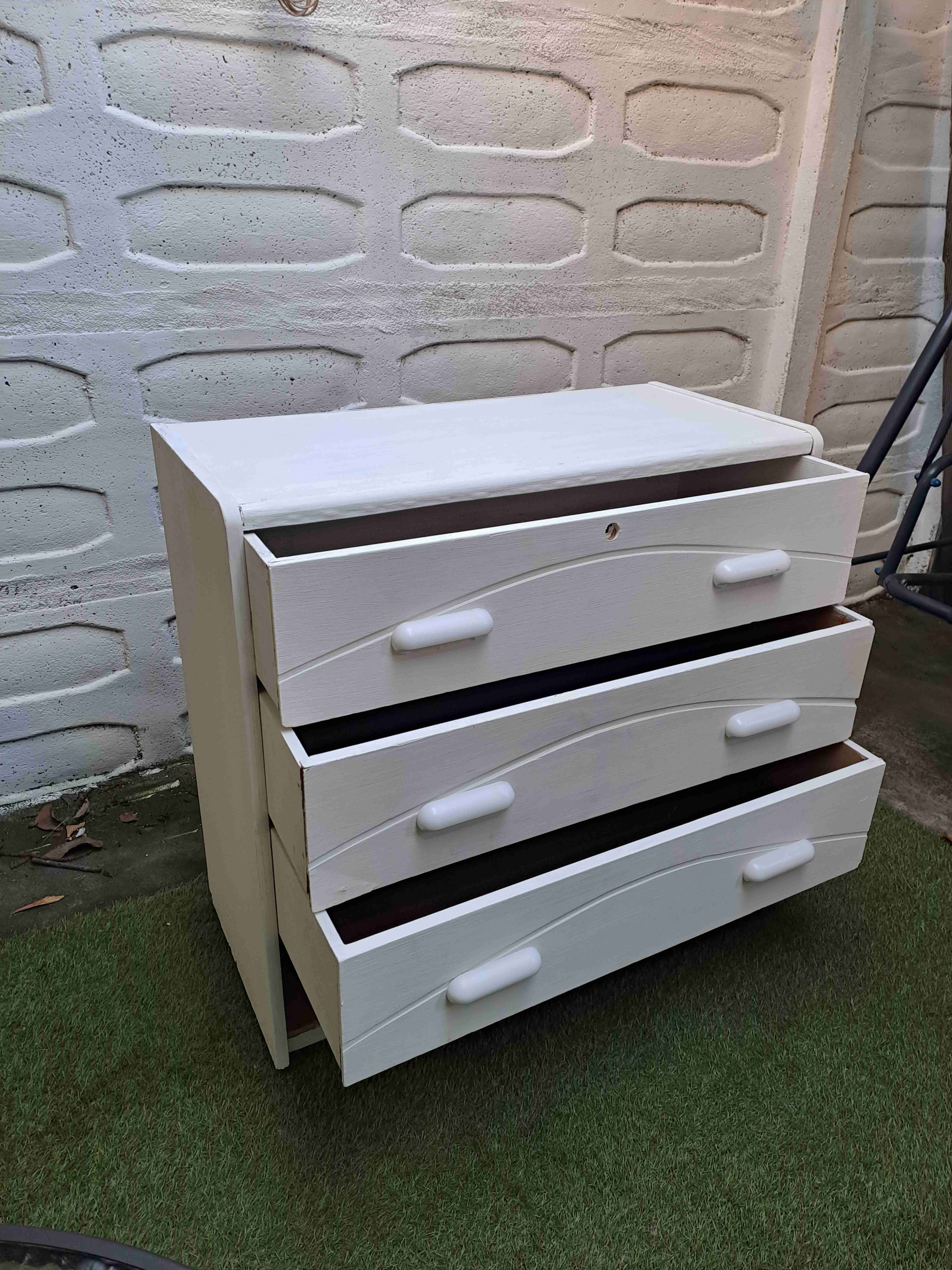 Cómoda blanca de madera - miniatura 4