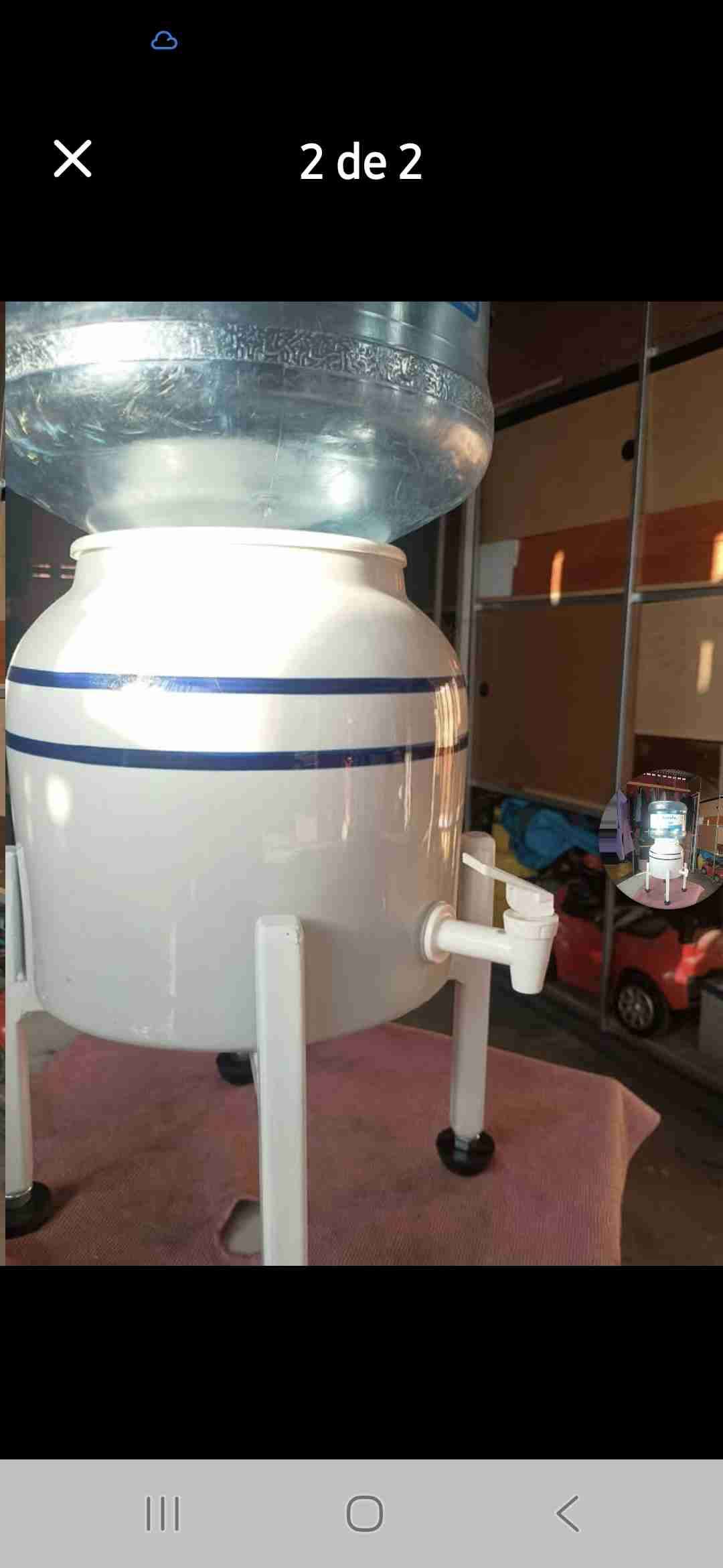 Dispensador de agua con soporte - 1