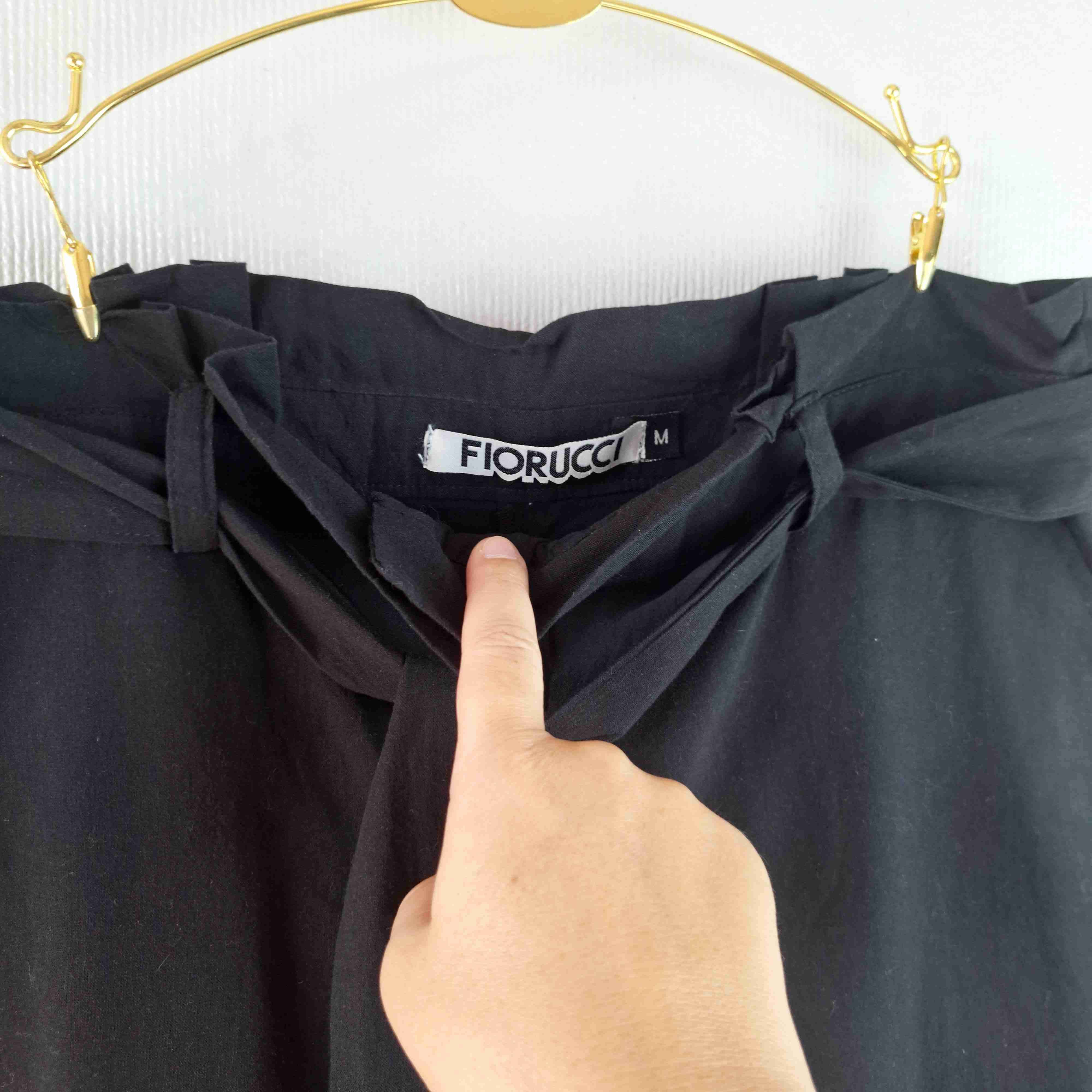 Pantalón negro con cinturón - 2