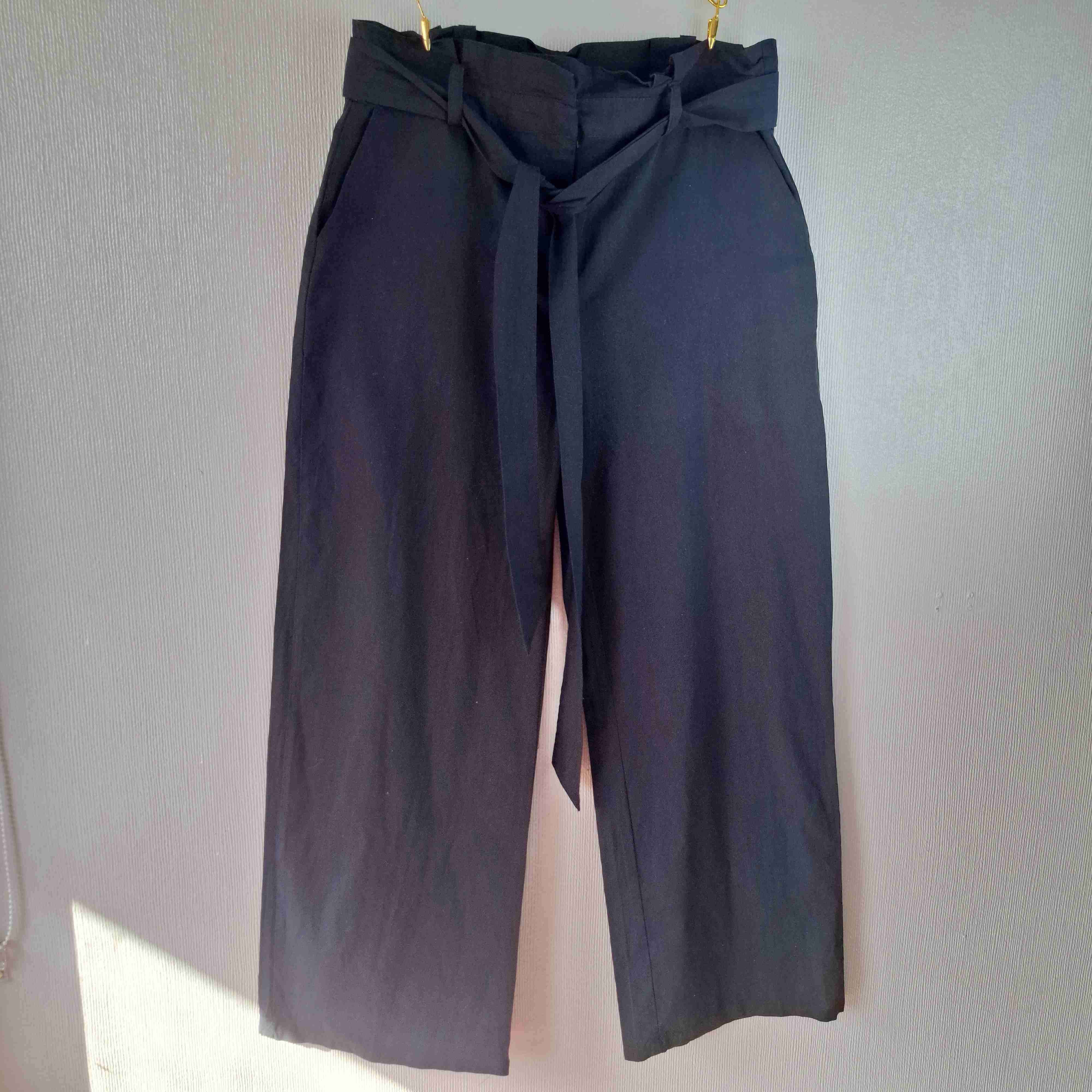 Pantalón negro con cinturón - 3