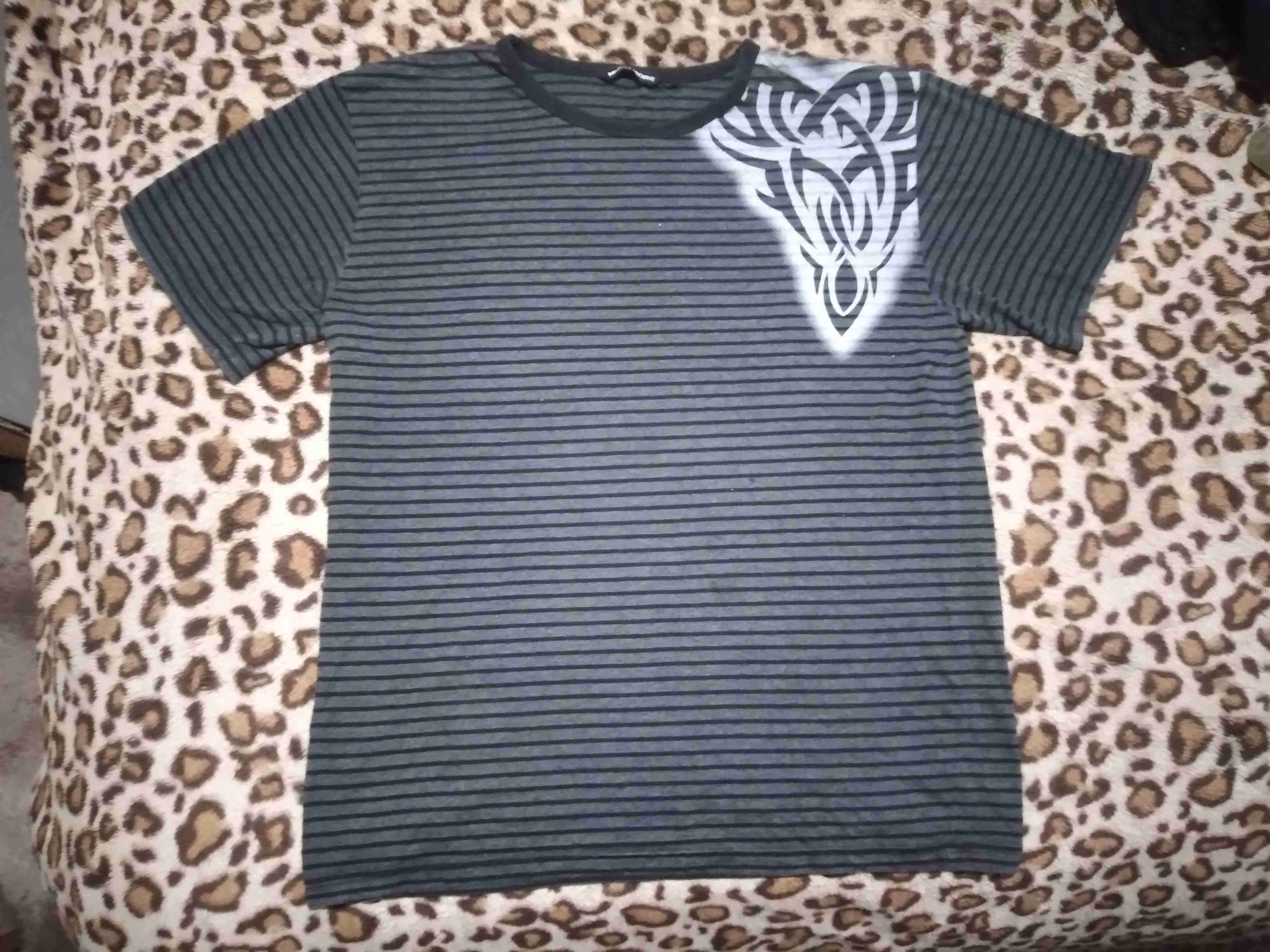 Polera rayada diseño tribal