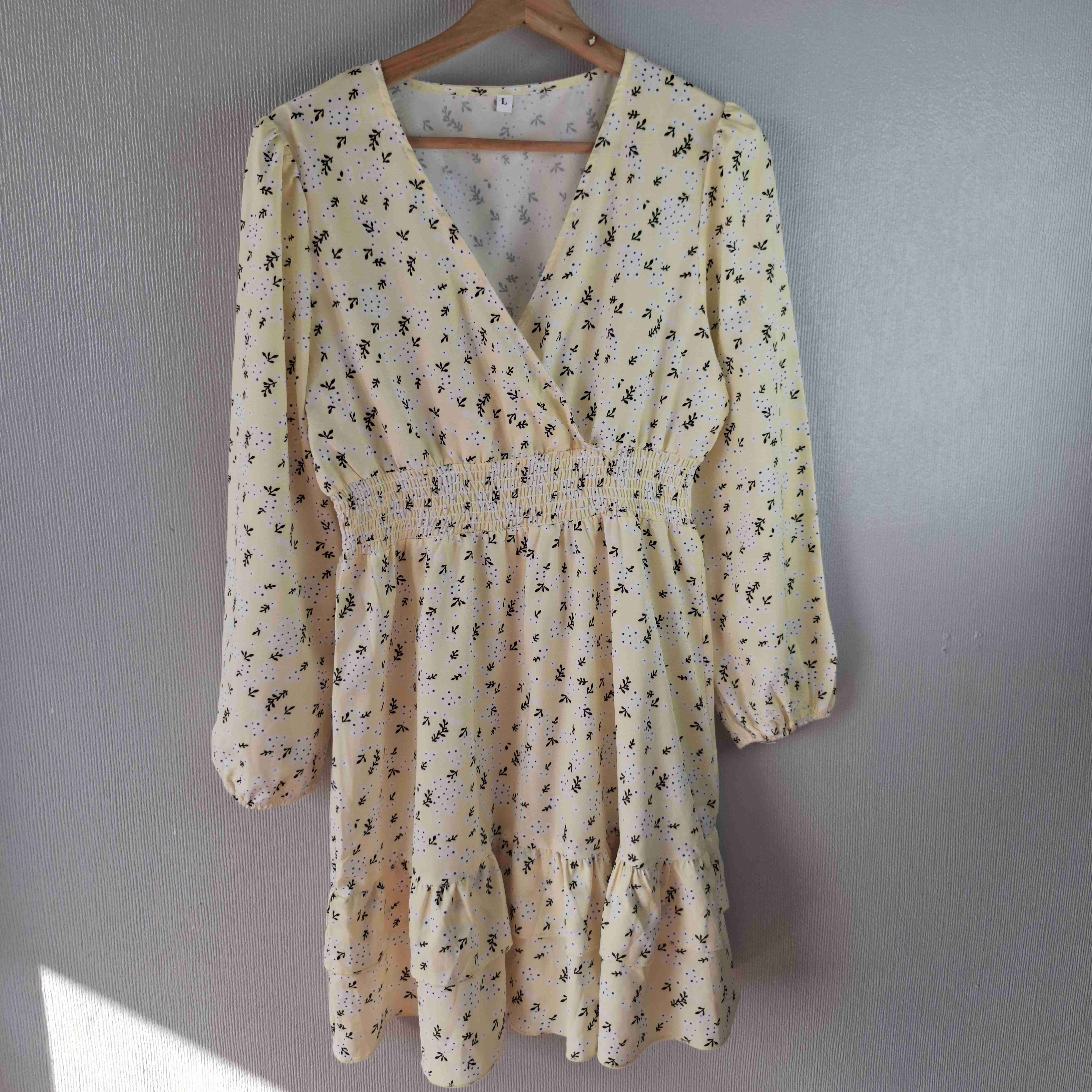 Vestido  amarillo floral con mangas - miniatura 1