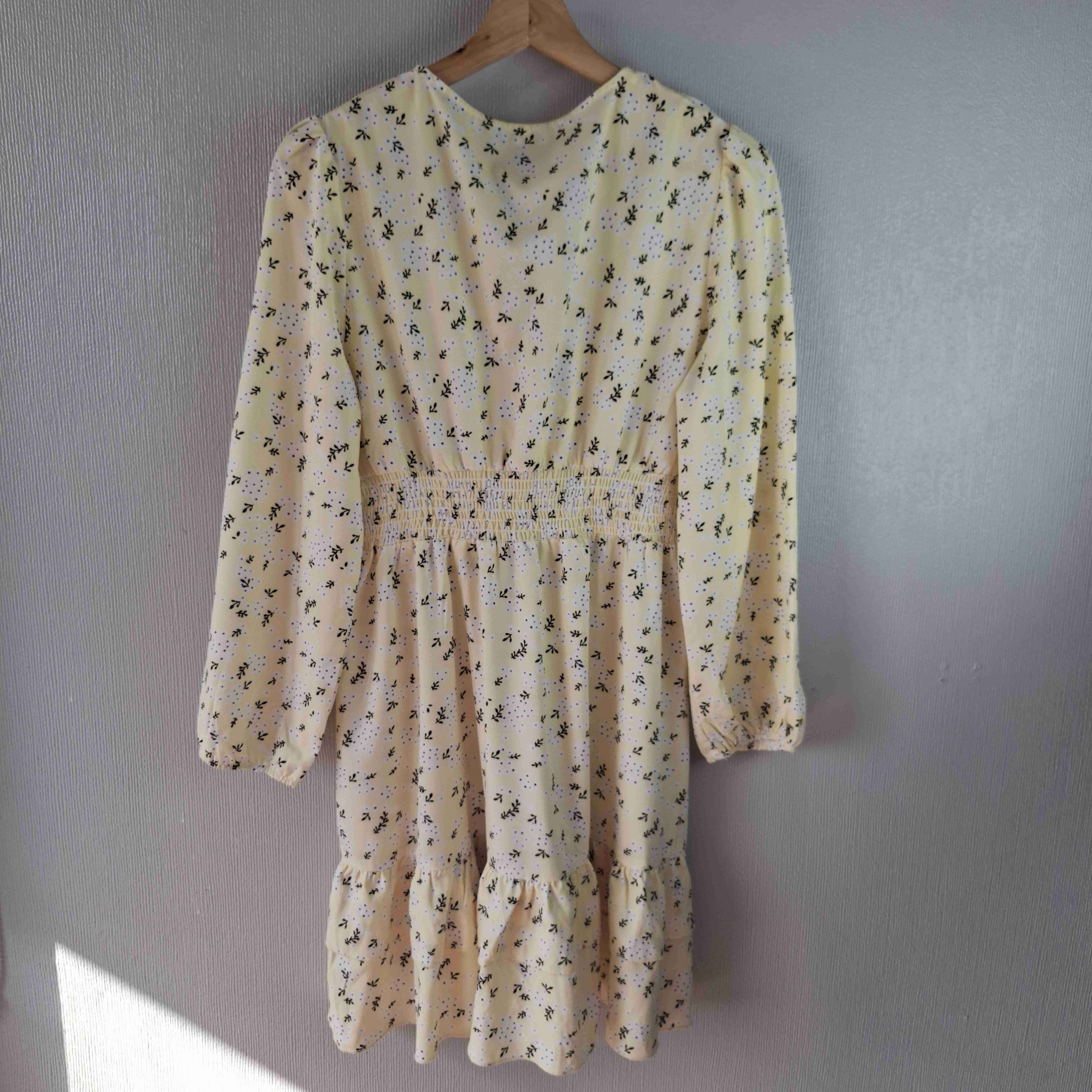 Vestido  amarillo floral con mangas - miniatura 2