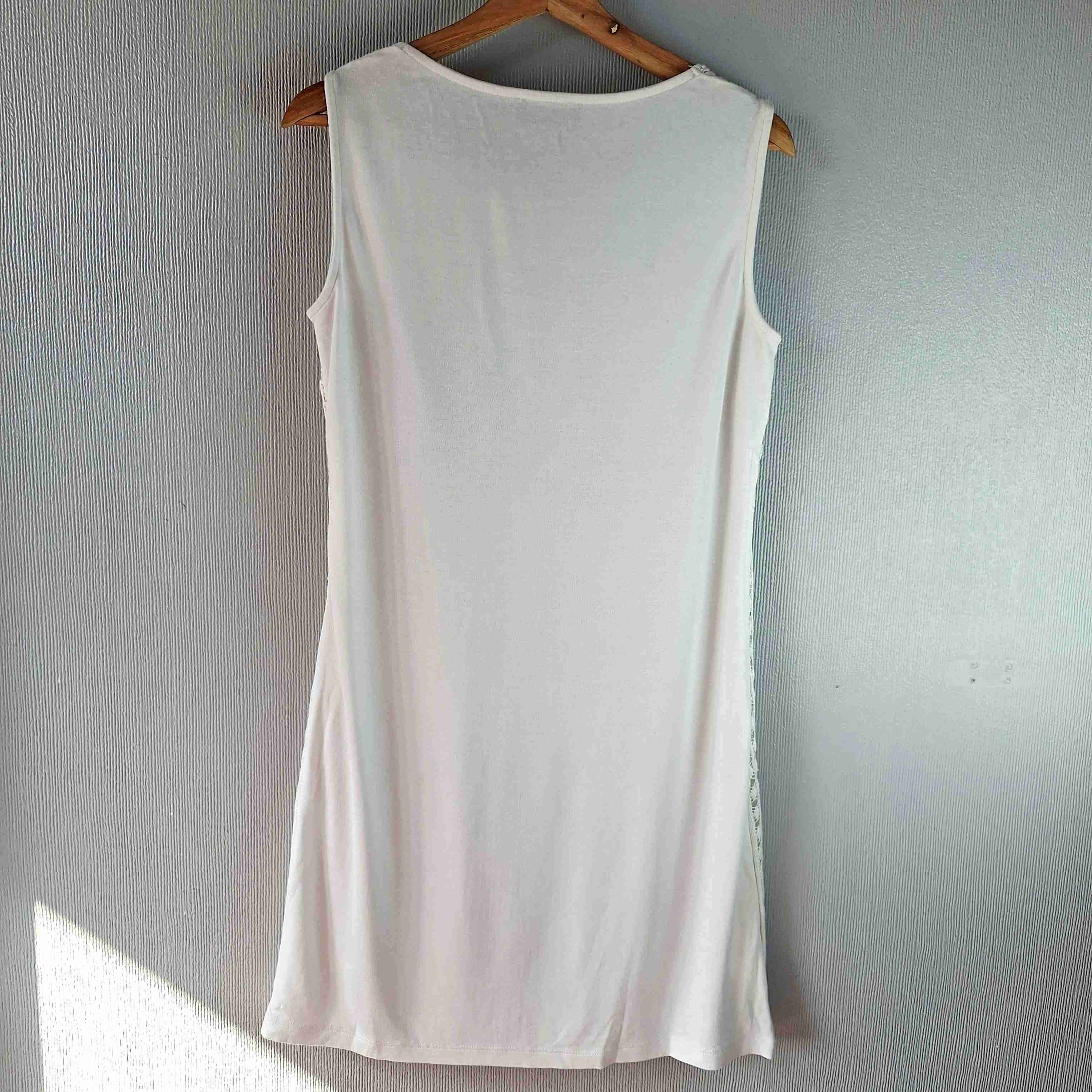 Vestido blanco tejido sin mangas - miniatura 2