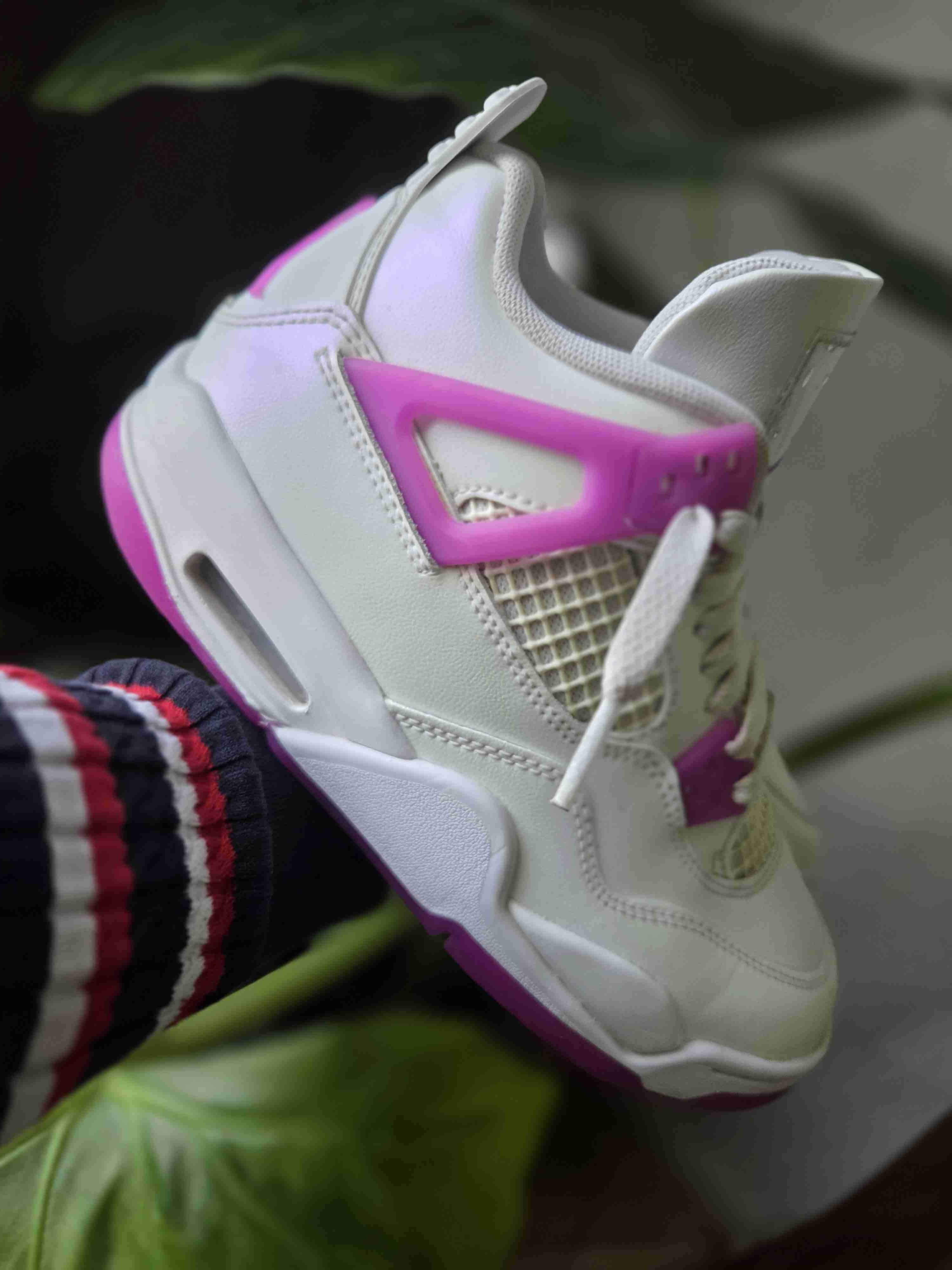 Zapatillas deportivas blancas y rosadas - 1