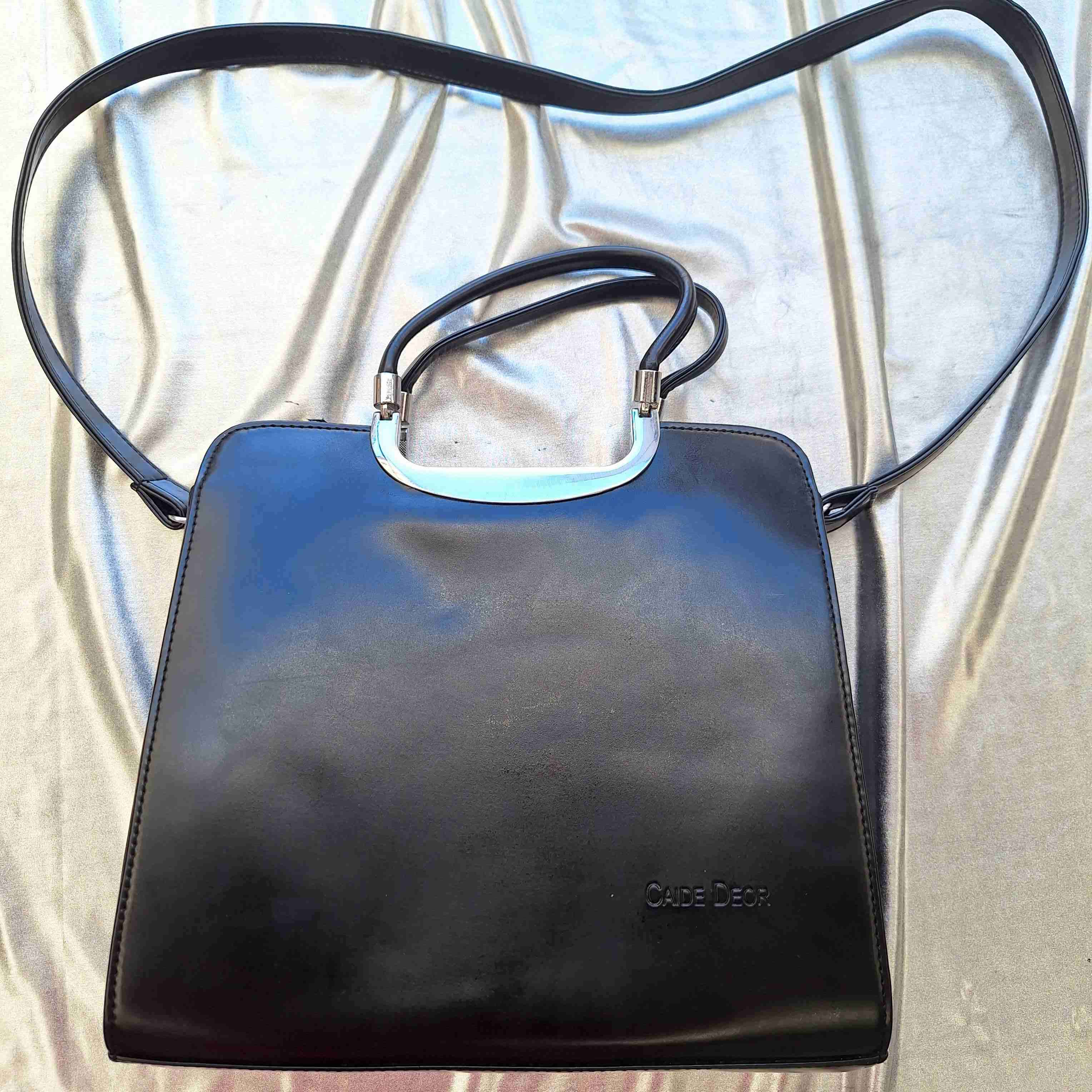 Cartera negra elegante con asa - miniatura 3