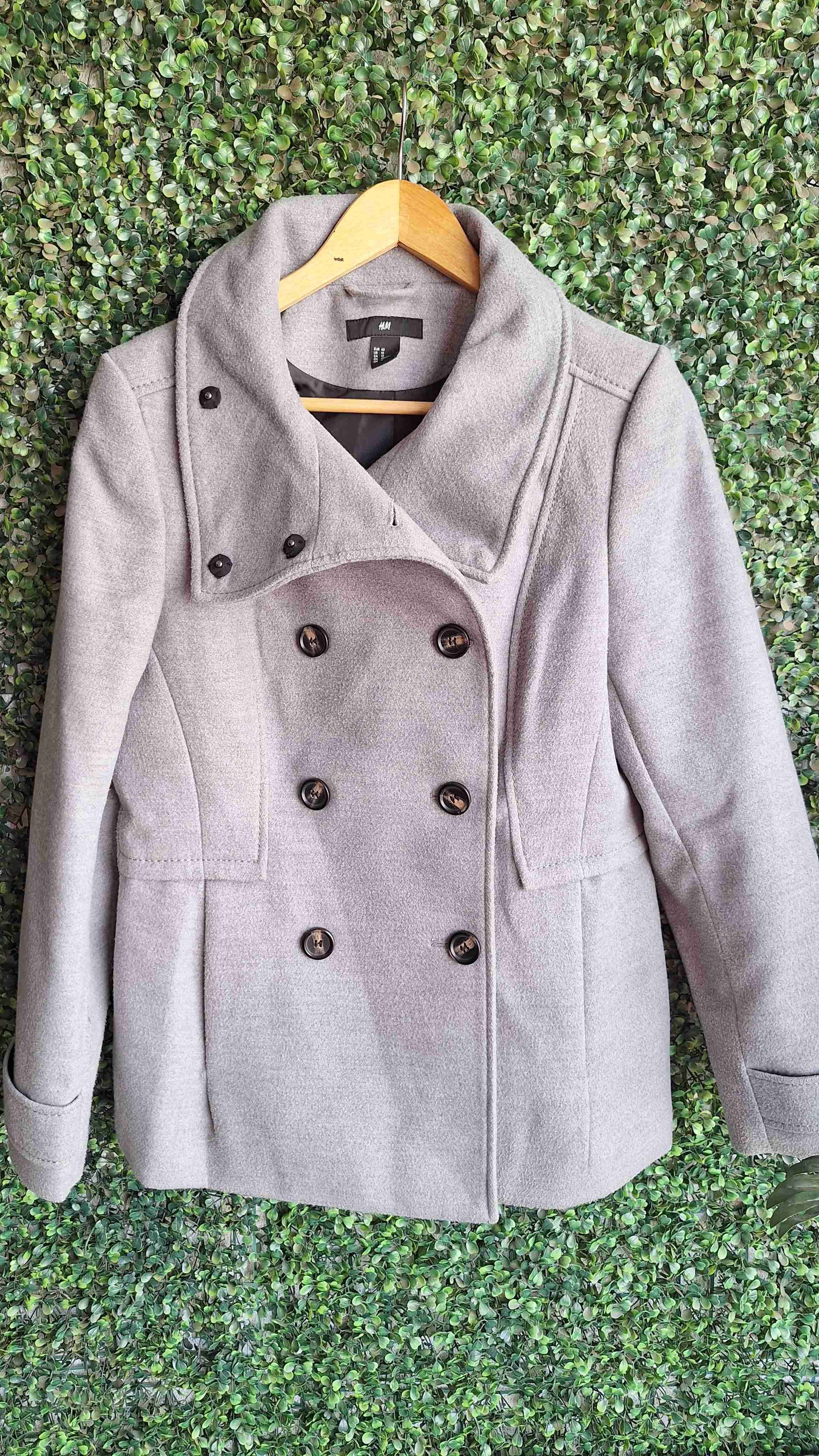 Abrigo HyM gris estilo militar - 1