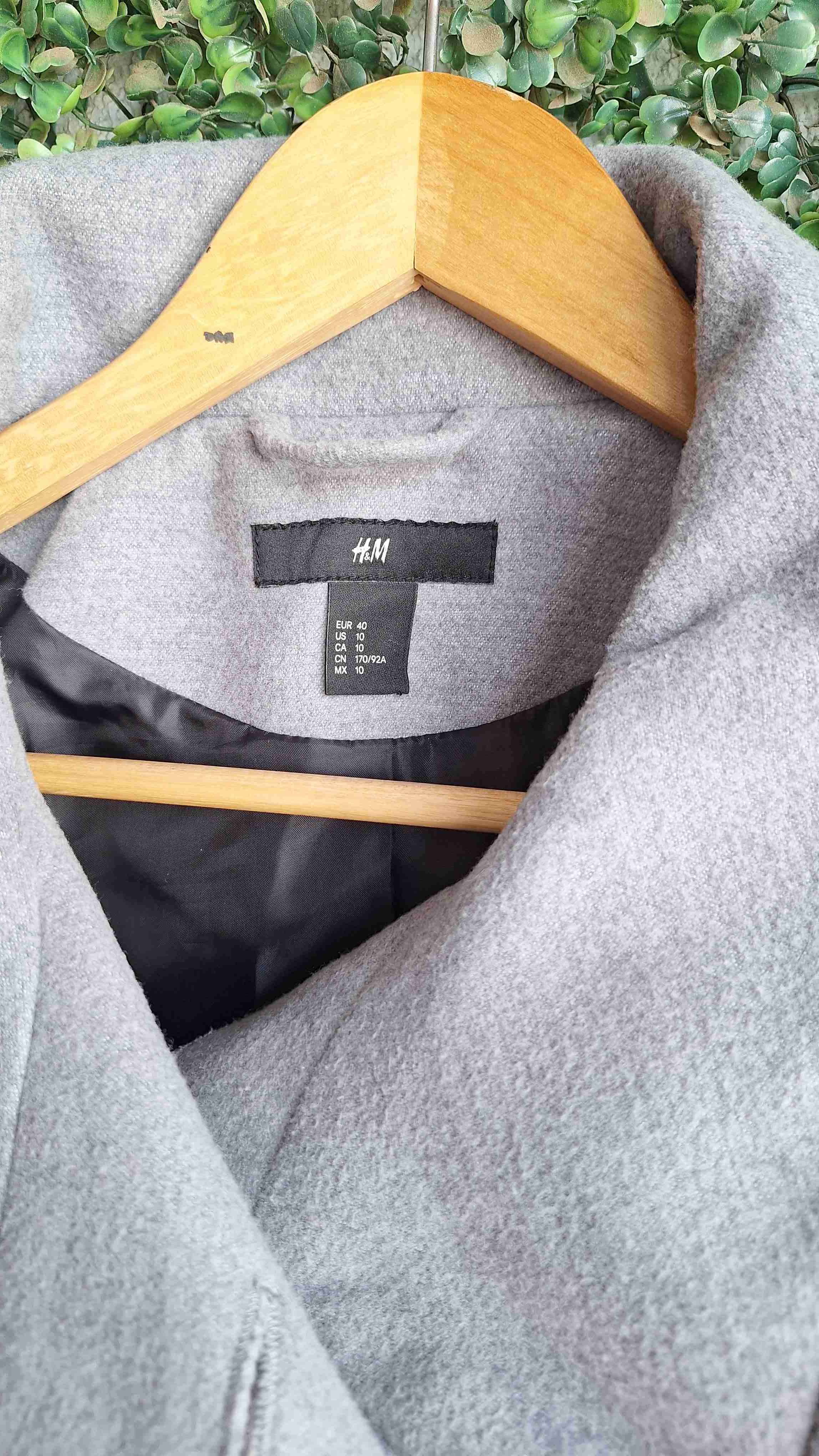 Abrigo HyM gris estilo militar - 2