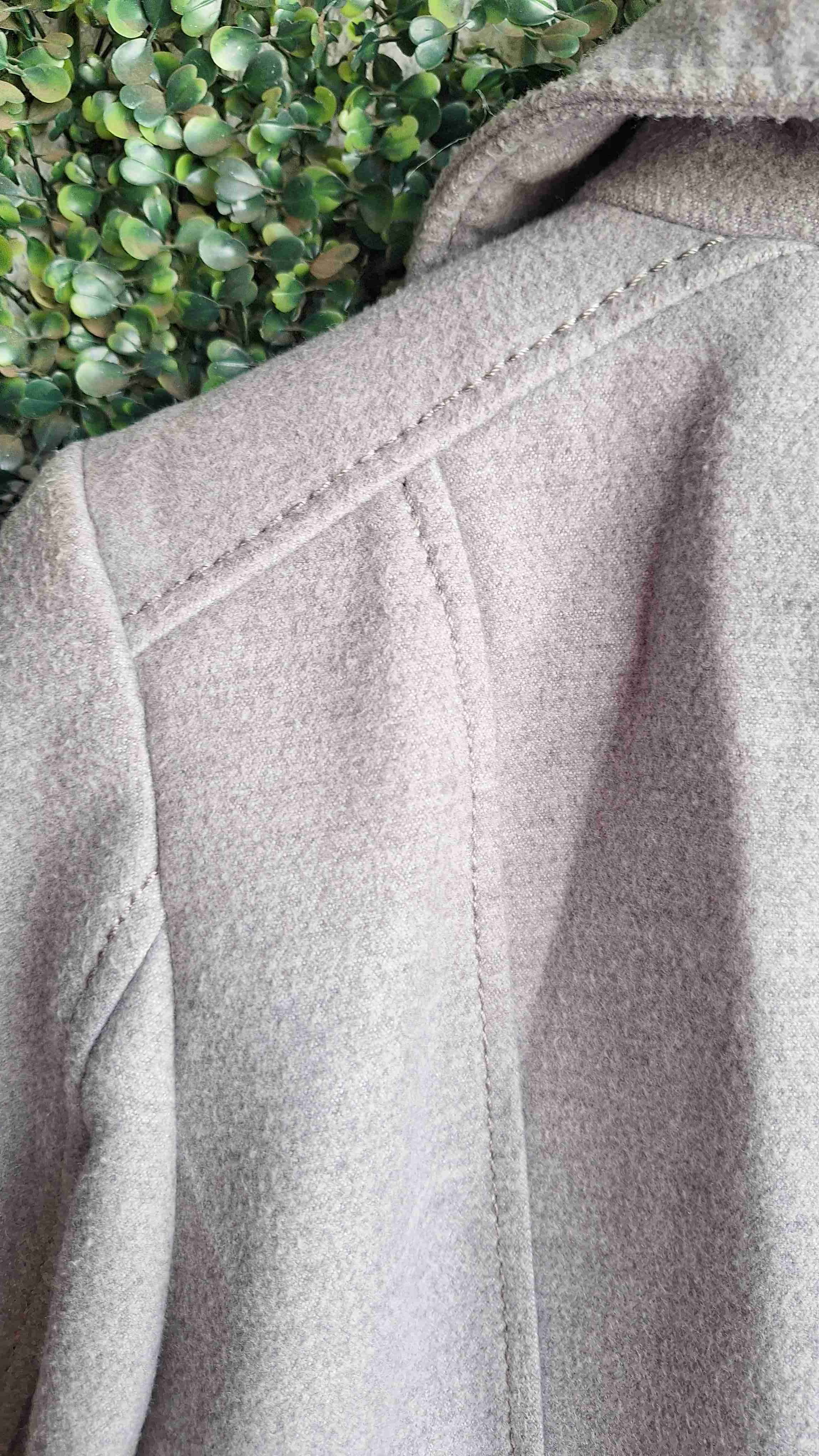 Abrigo HyM gris estilo militar - 3