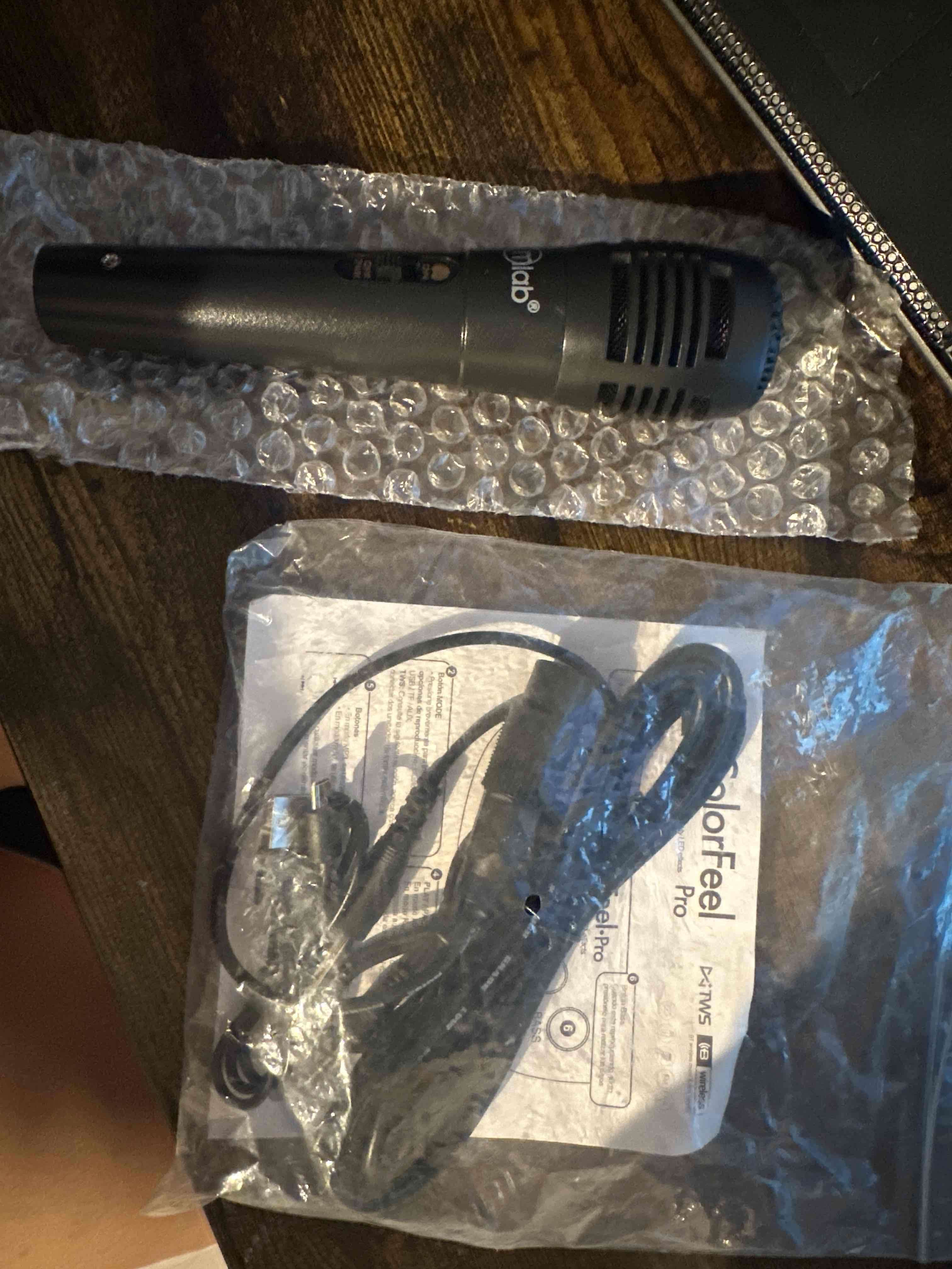 Parlante ColorFeel Pro con micrófono - 4