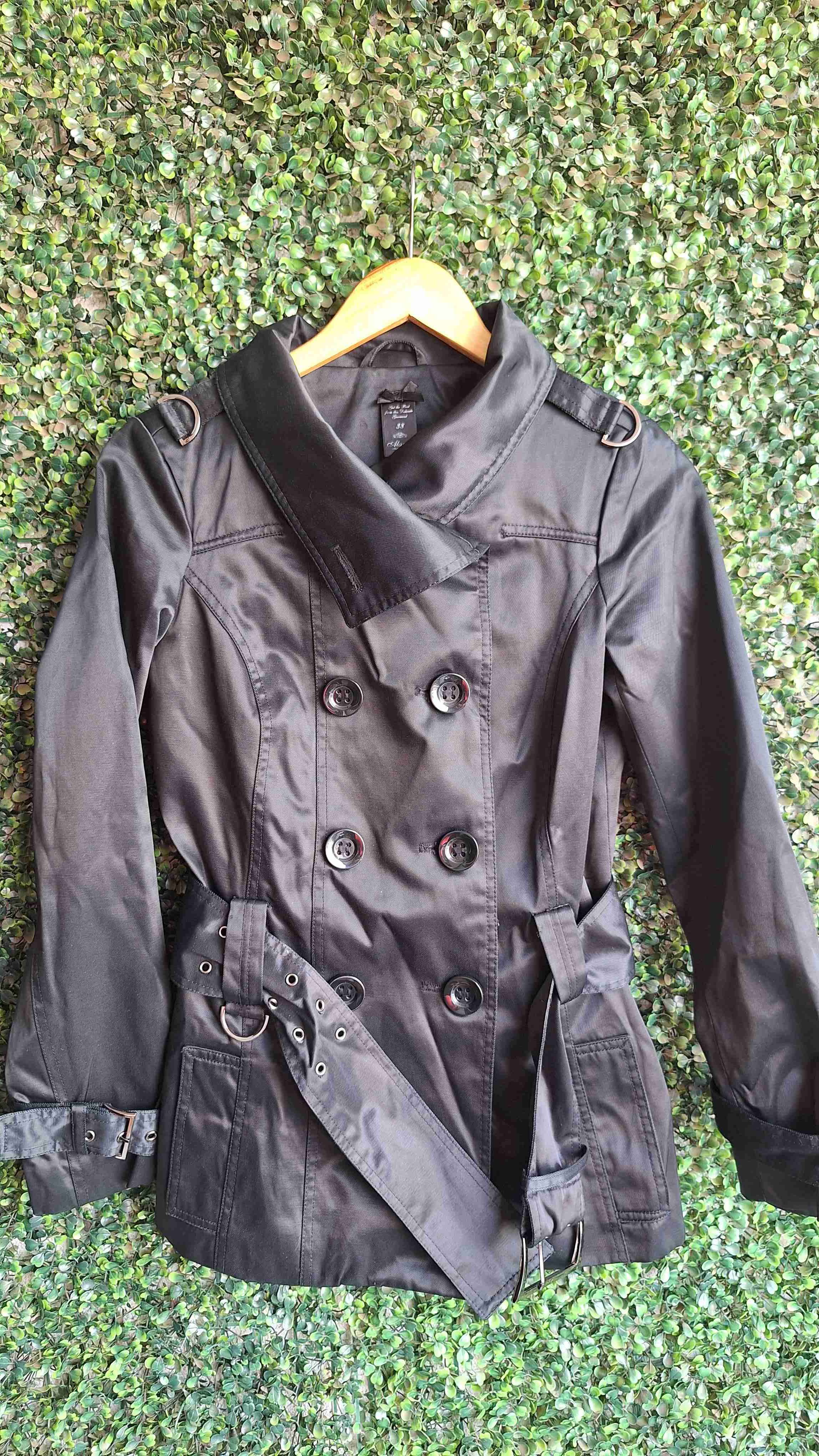 Abrigo Alaniz negro con cinturón - miniatura 1