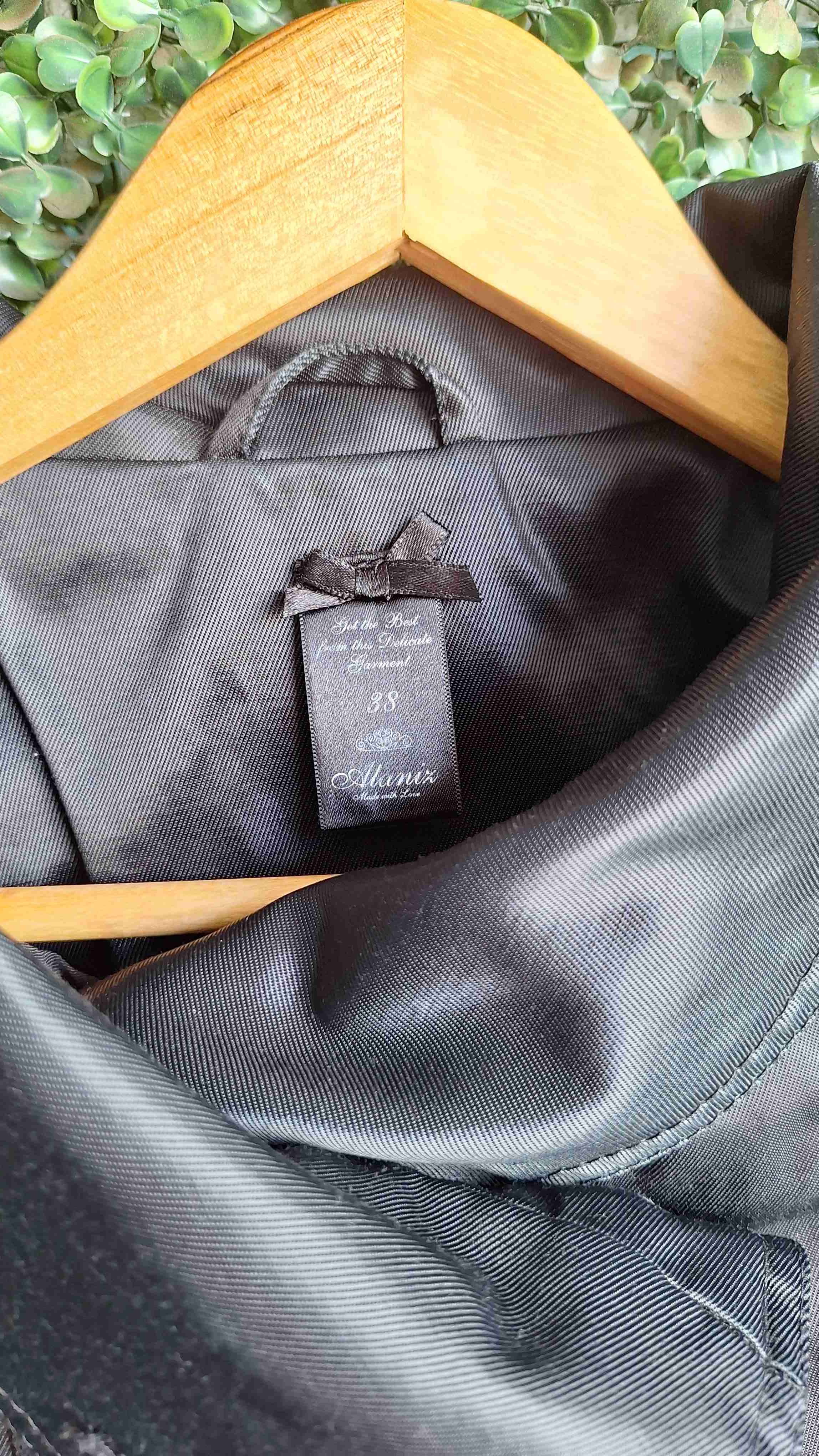 Abrigo Alaniz negro con cinturón - miniatura 2