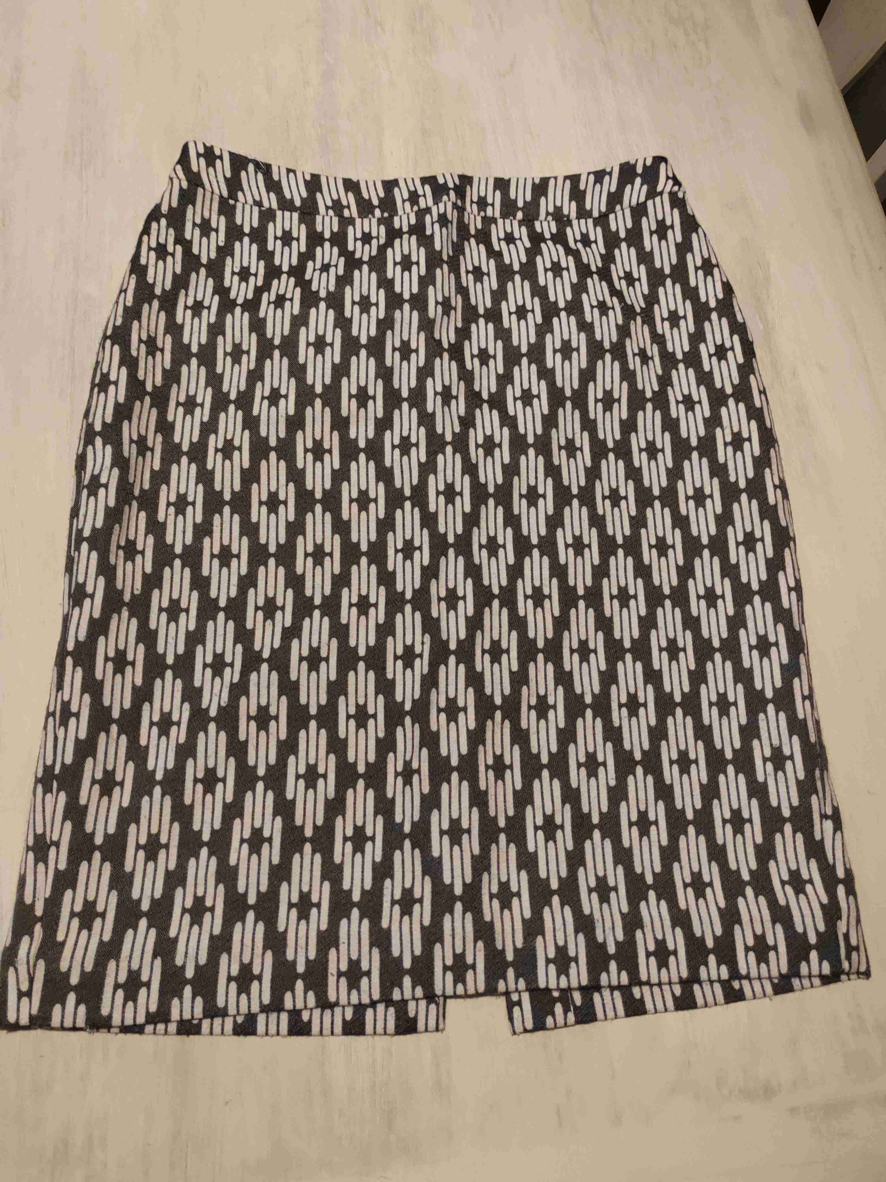 Falda estampada en blanco y negro - miniatura 1