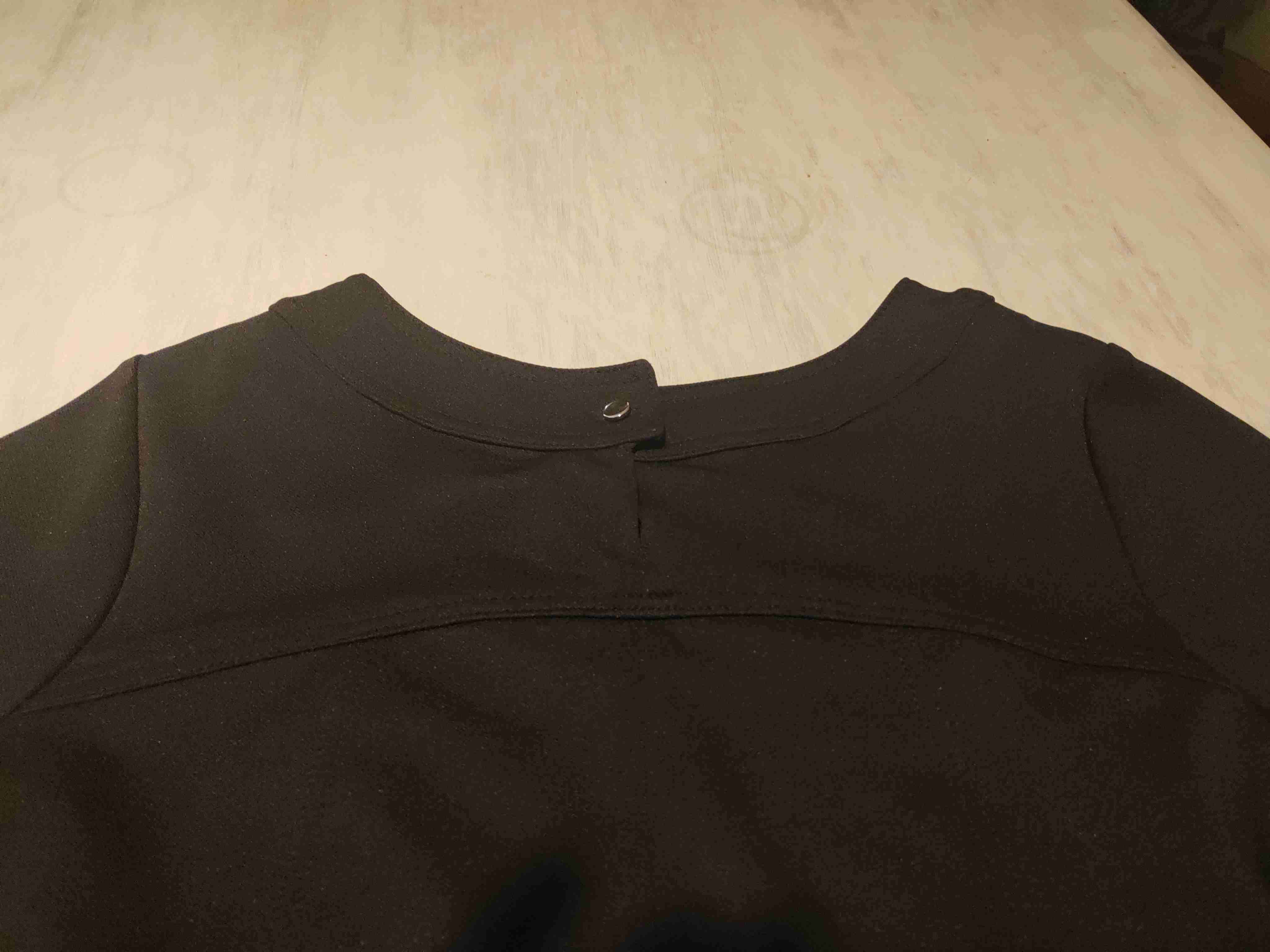 Vestido negro con detalles de cuero - 3