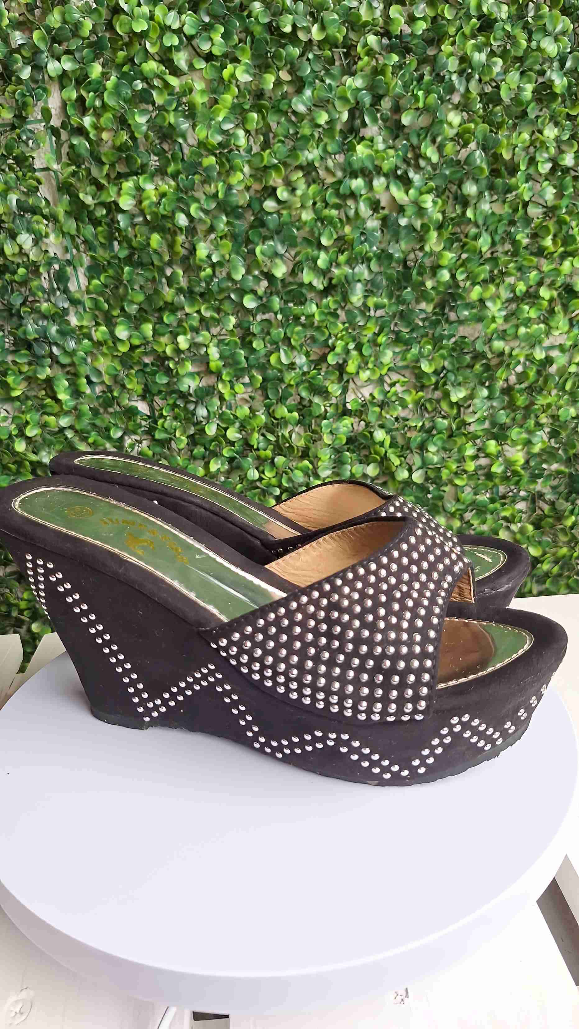 Sandalias negras con plataforma y brillos - miniatura 1