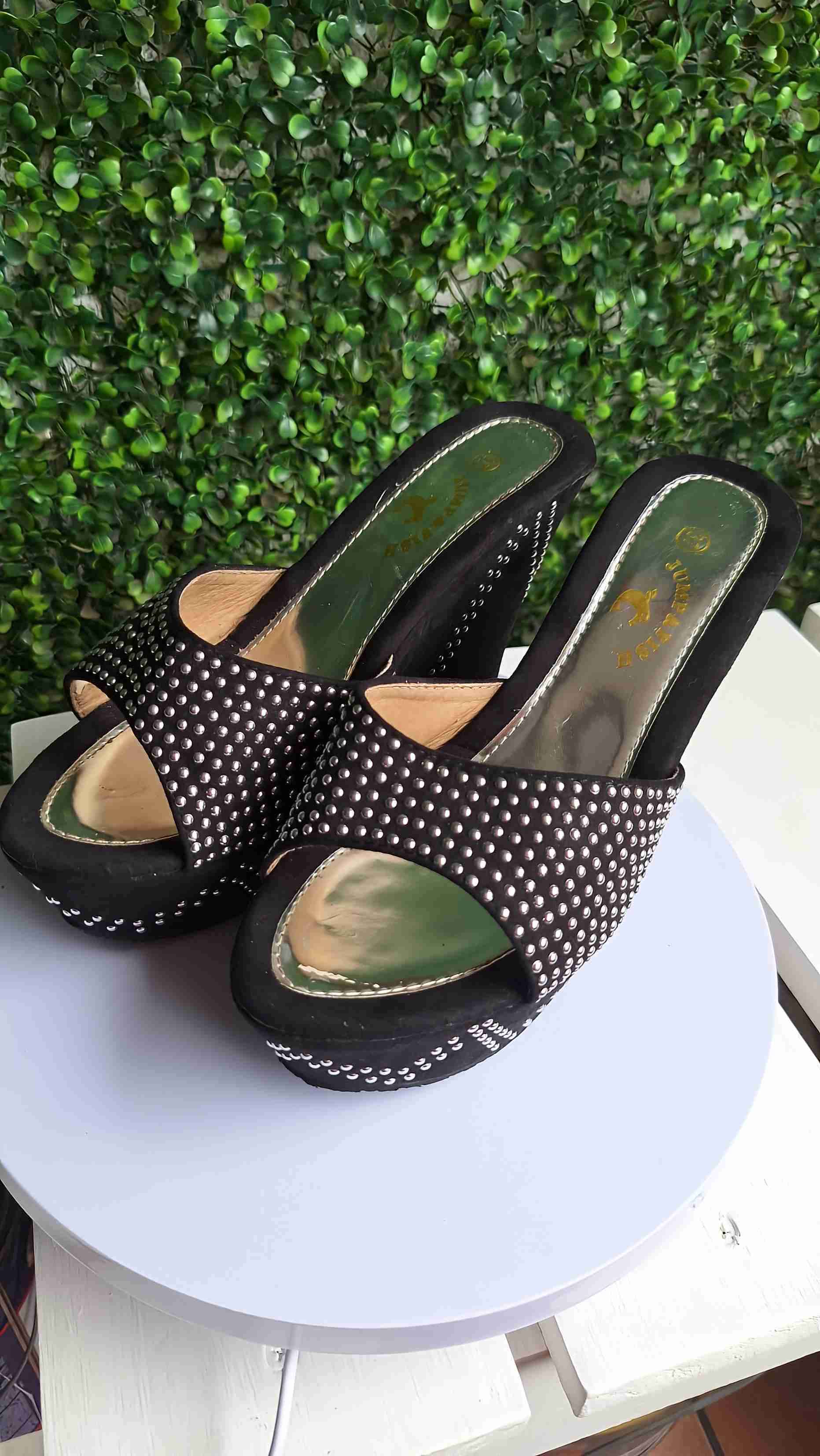 Sandalias negras con plataforma y brillos - miniatura 2