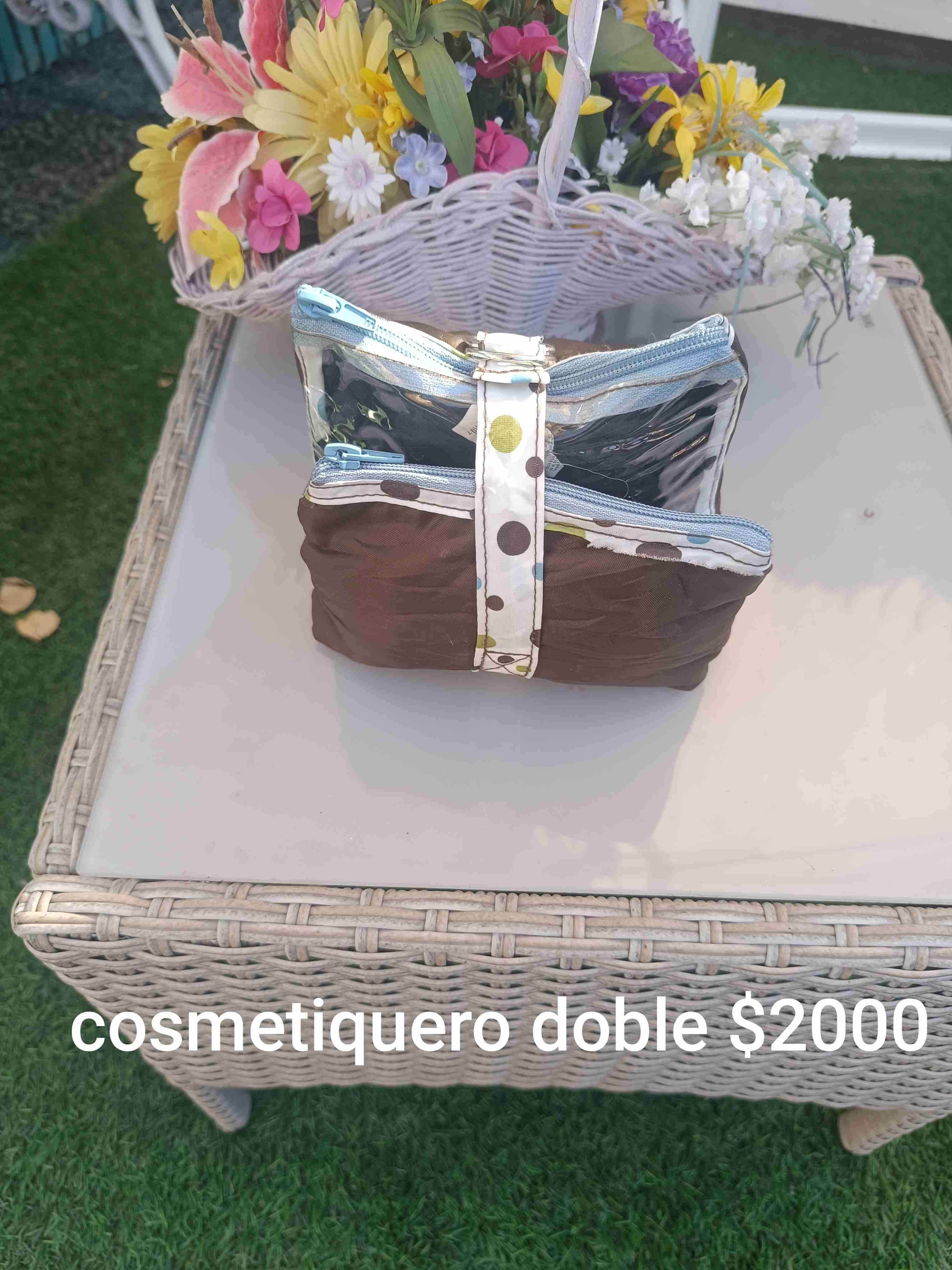 Cosmetiquero doble transparente