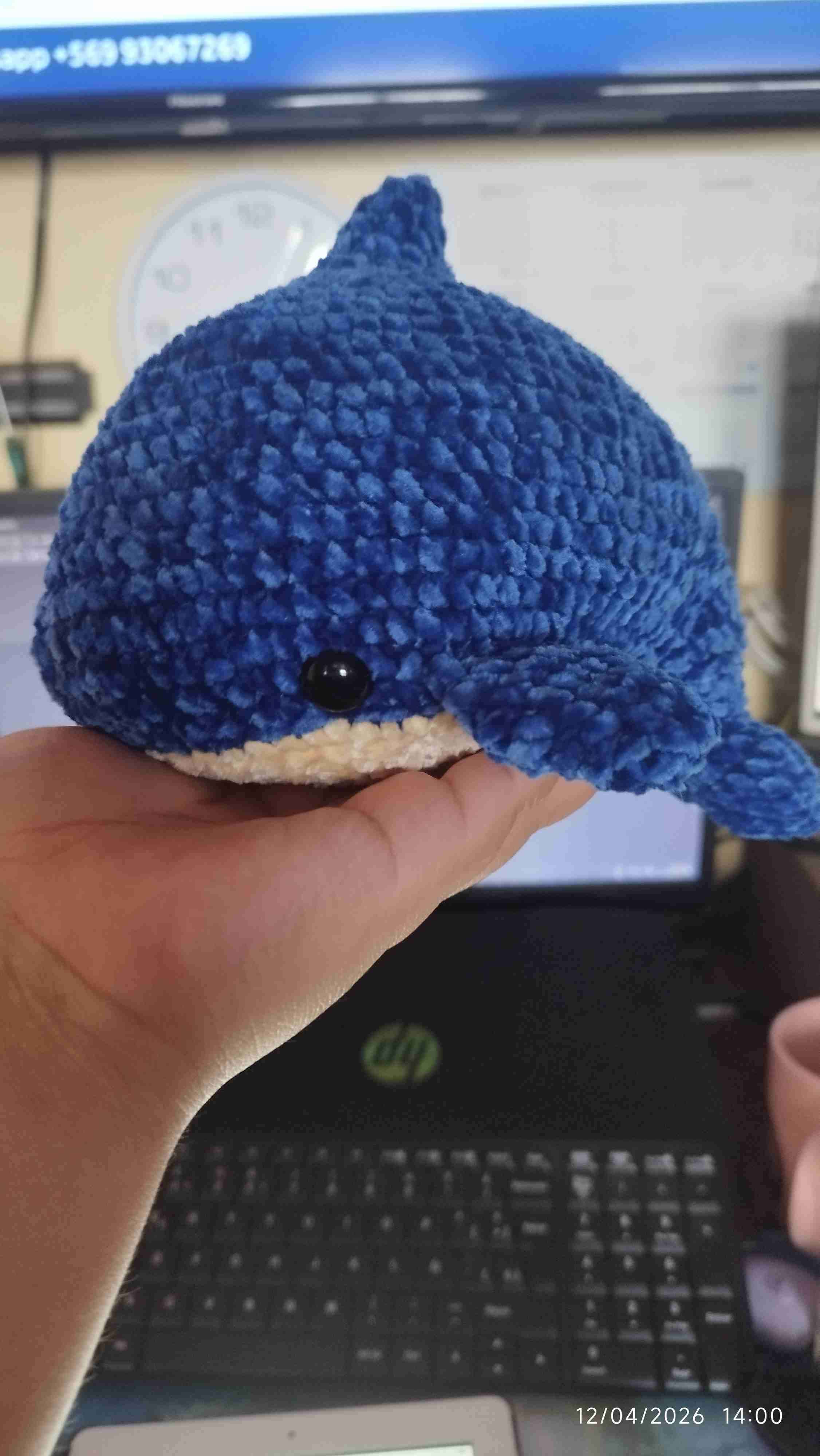 Peluche de delfín azul a crochet - miniatura 2
