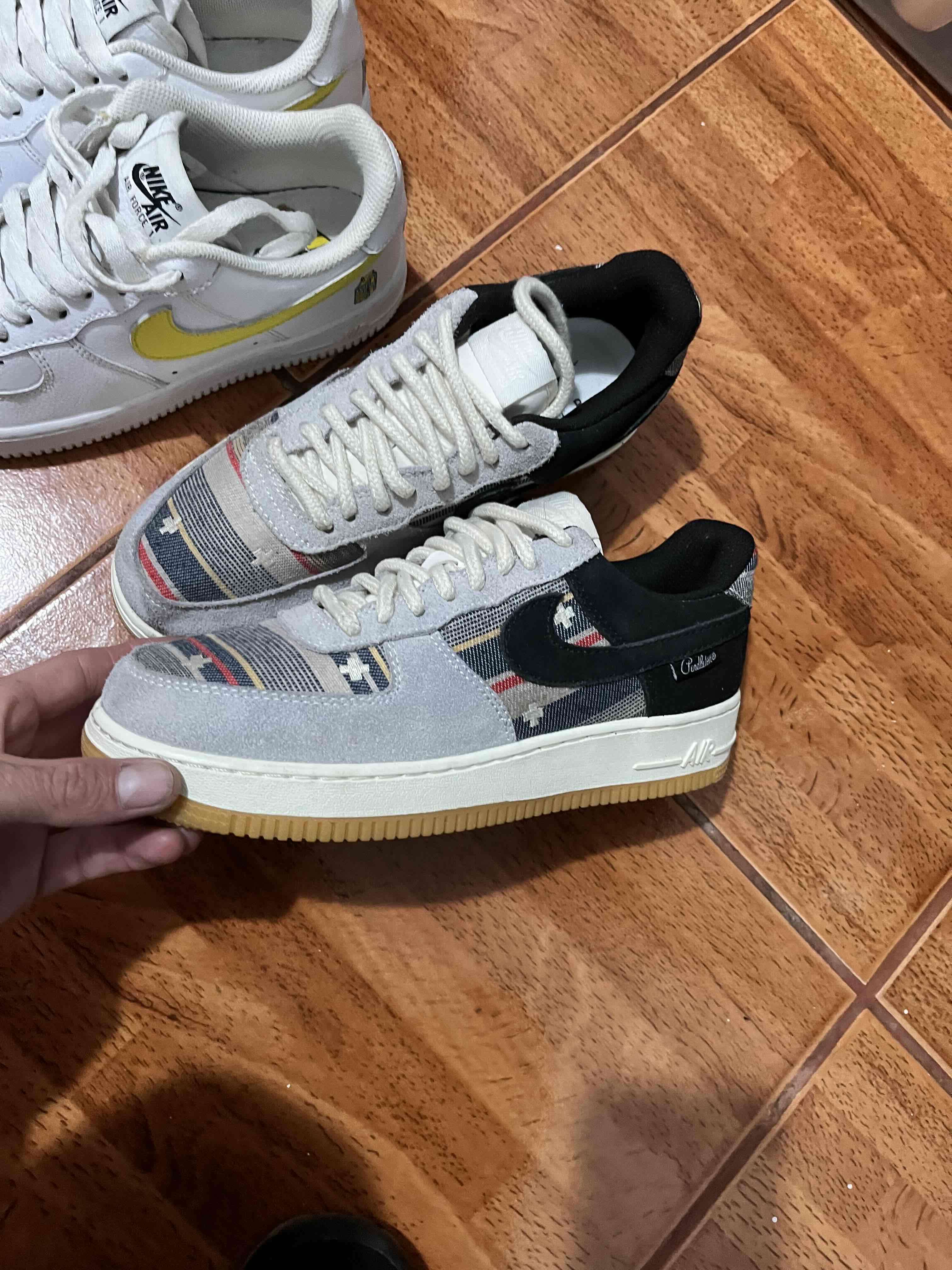 Zapatillas deportivas negras y moradas - miniatura 6