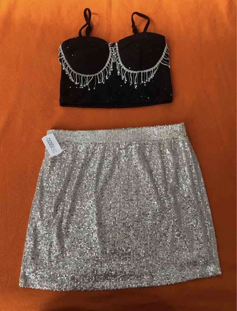 Conjunto top negro y falda plateada Talla M