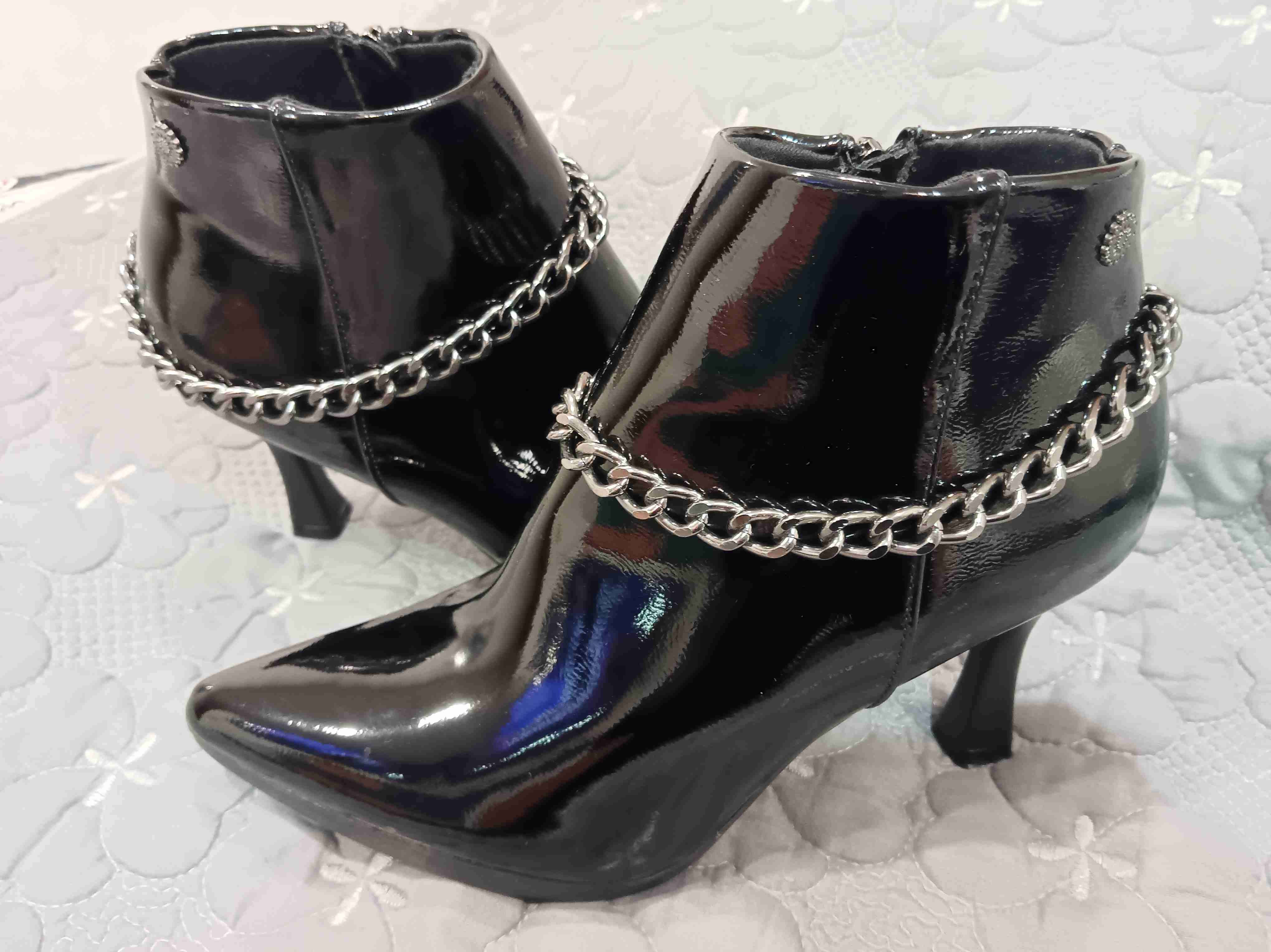 Botines negros con cadenas - miniatura 1