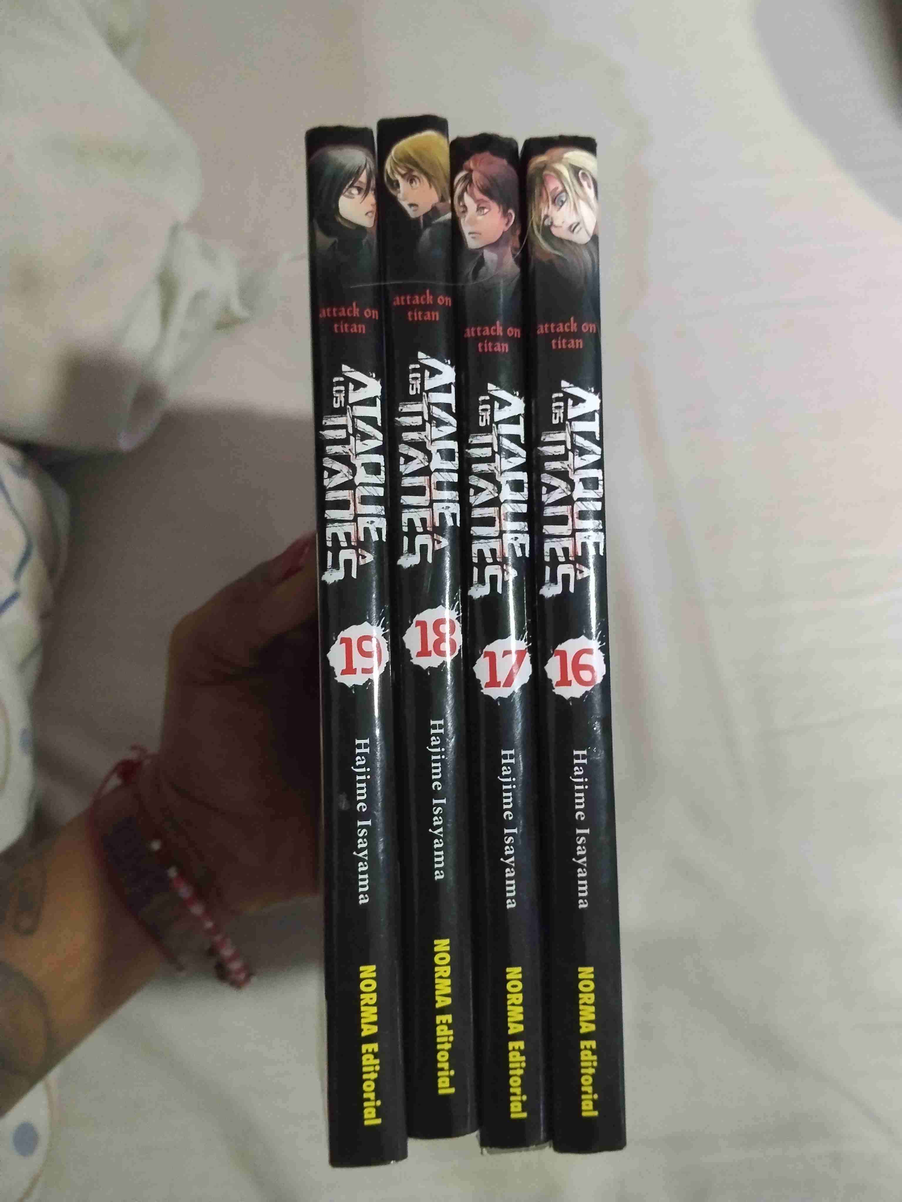 4 tomos de attack on titans