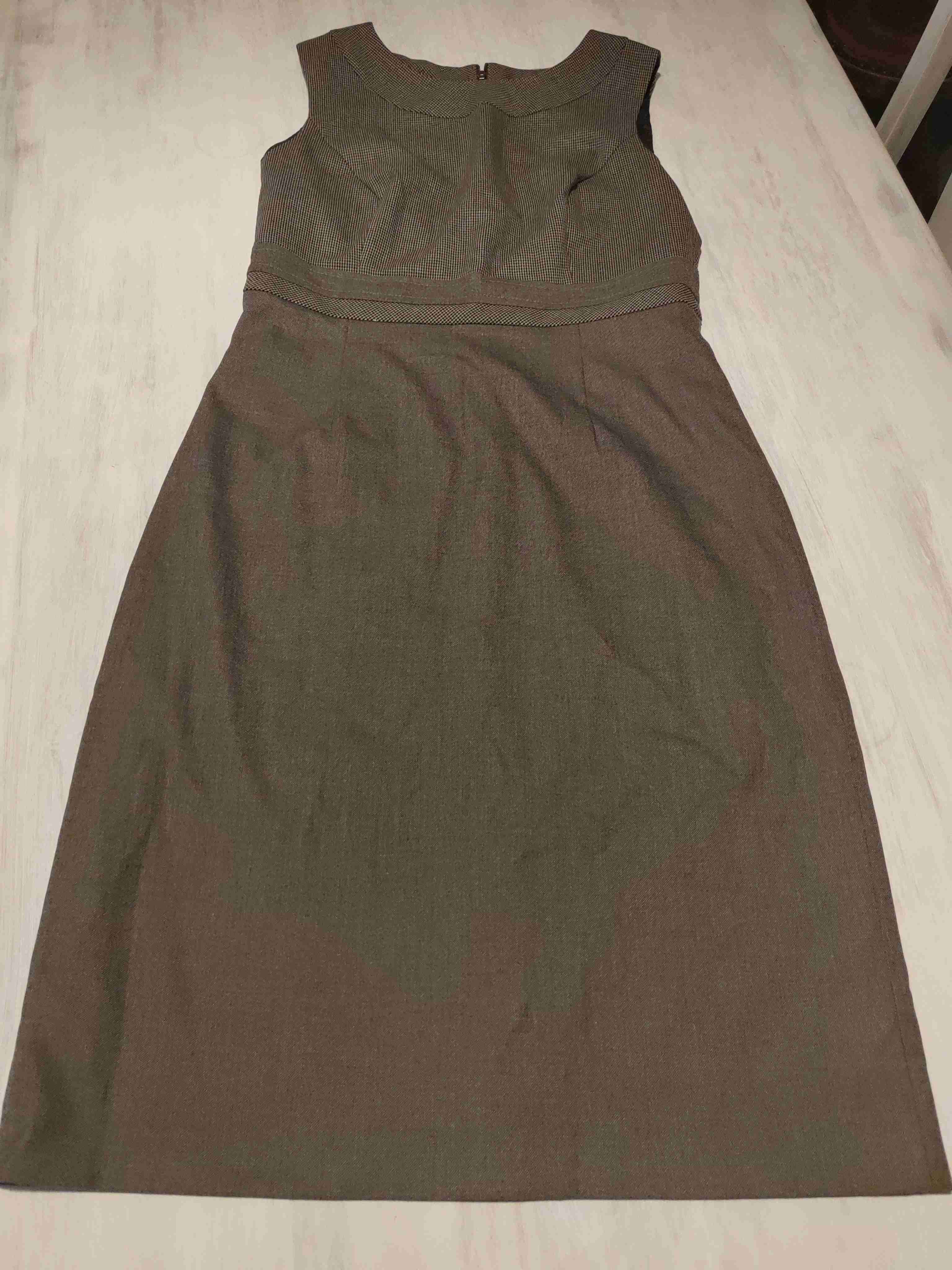 Vestido de color café elegante - miniatura 1