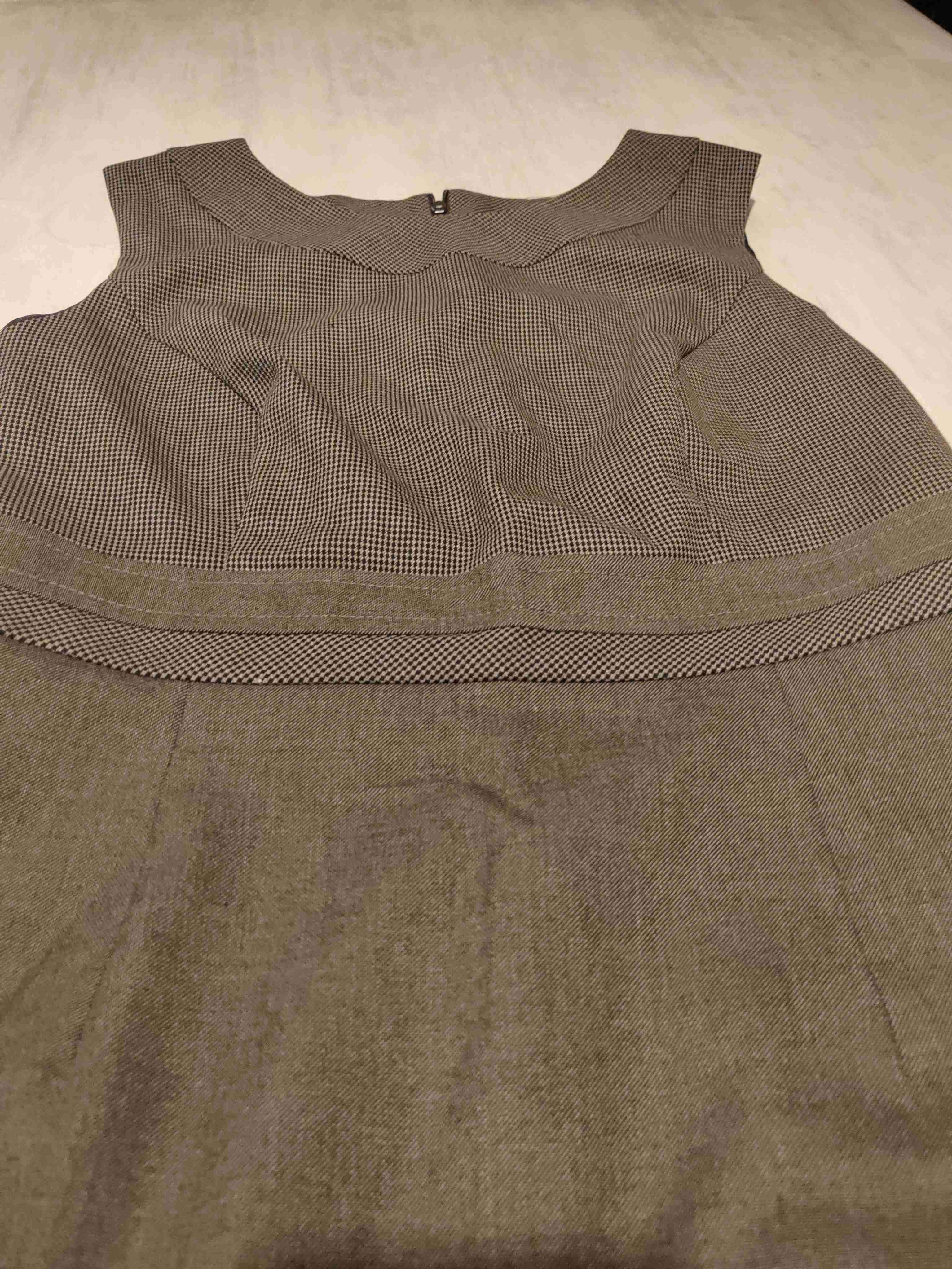 Vestido de color café elegante - miniatura 3