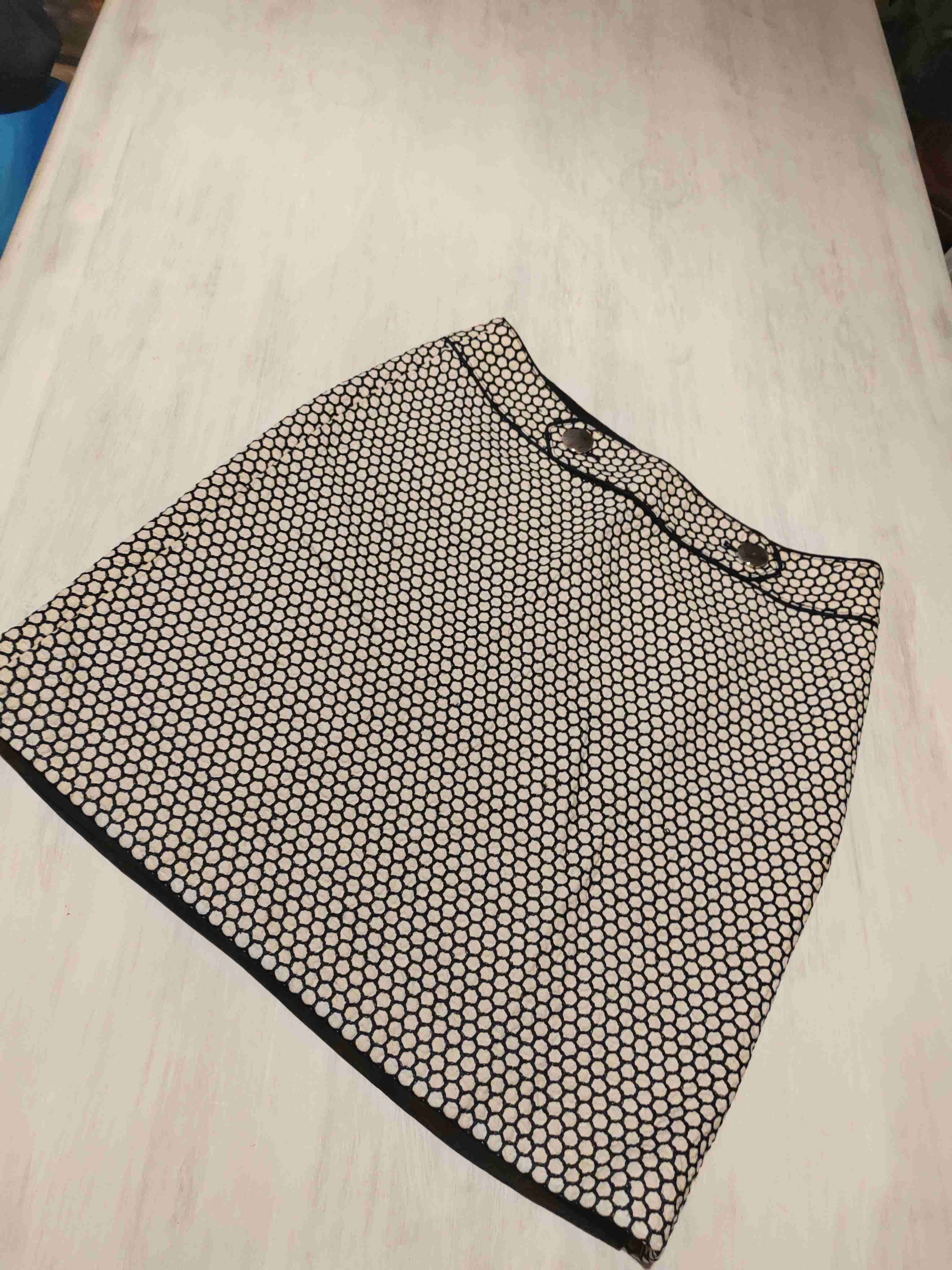 Falda corta con patrón geométrico - 1