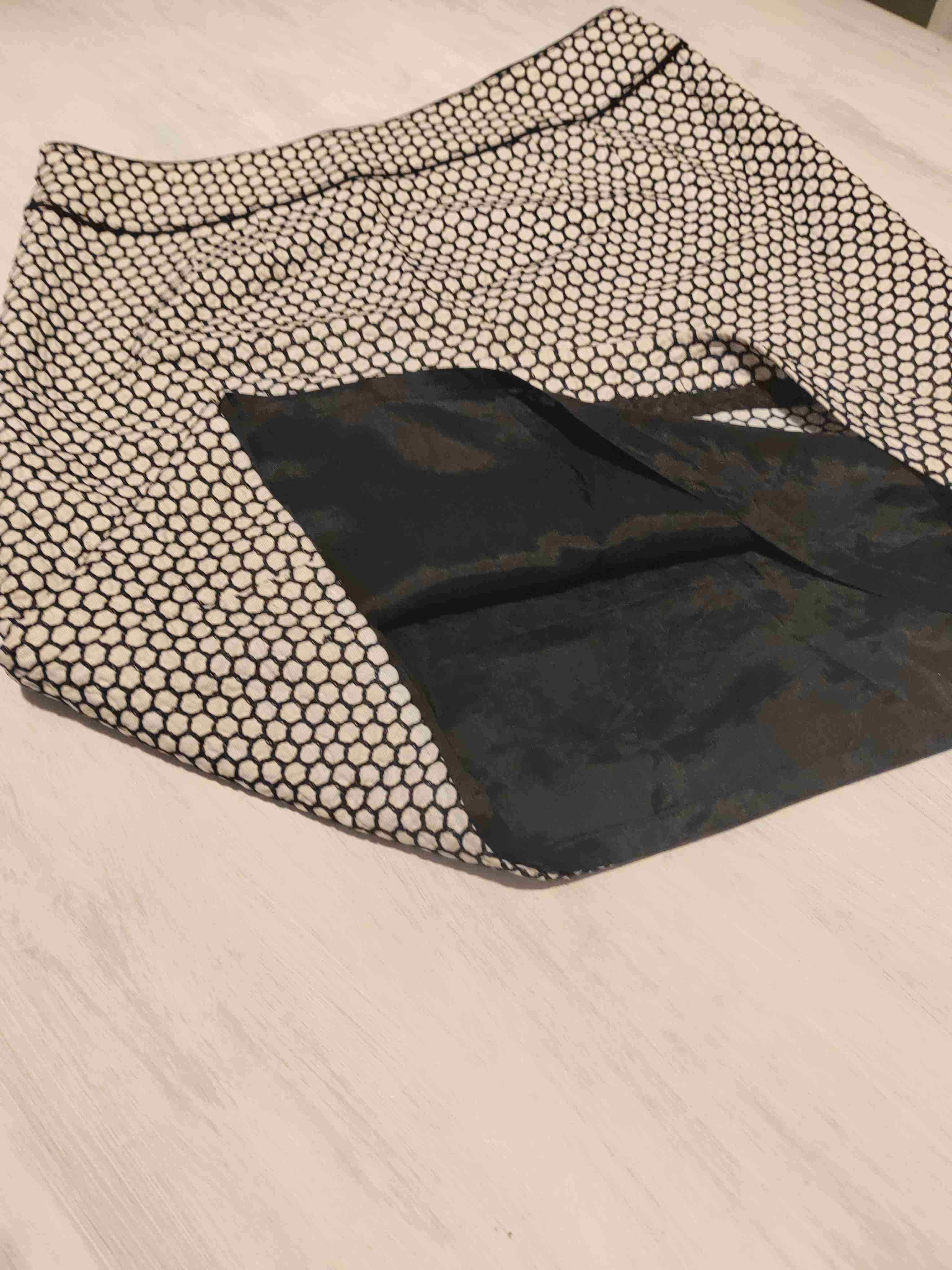 Falda corta con patrón geométrico - 5