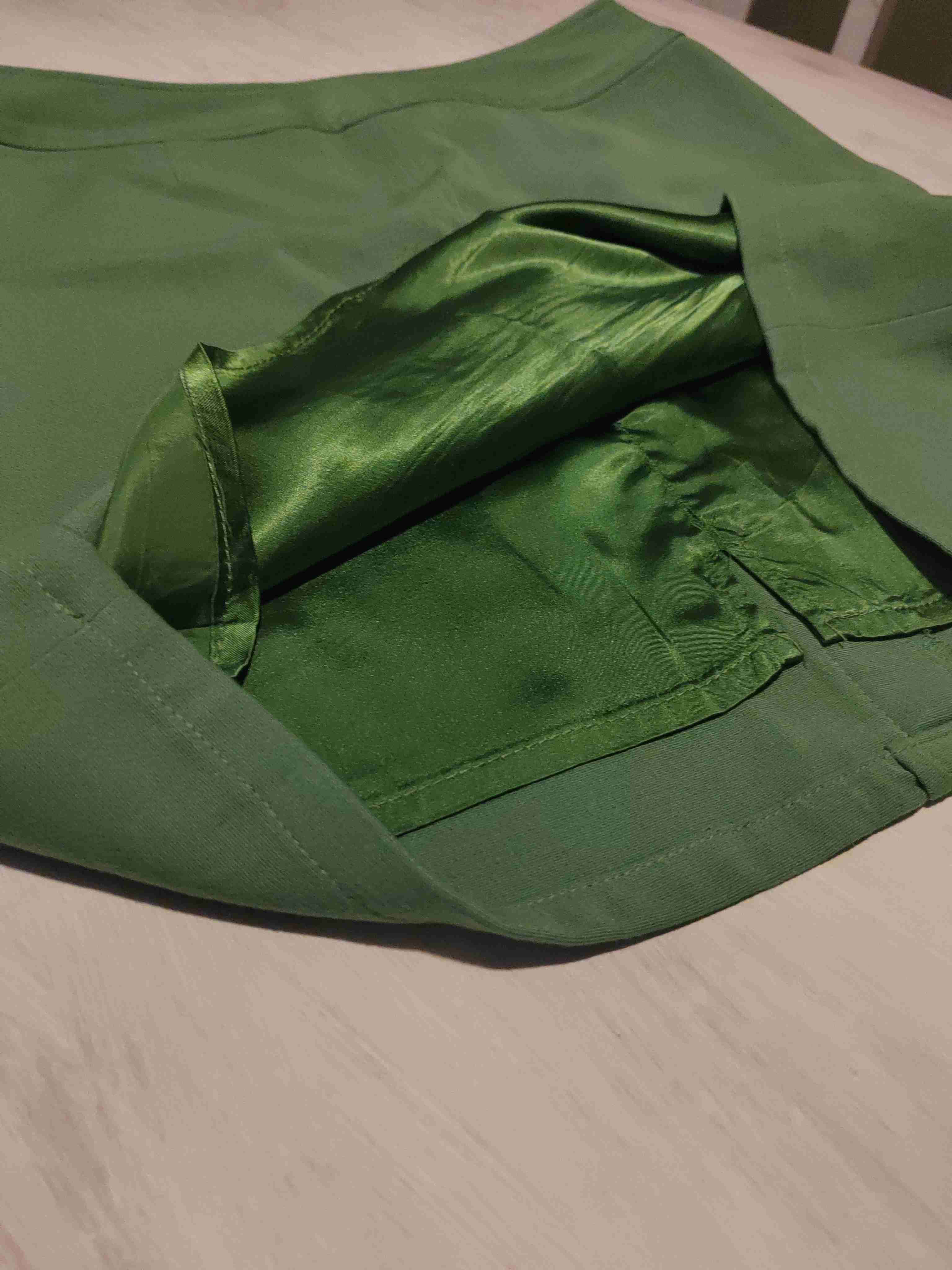 Falda verde con bolsillos - miniatura 4