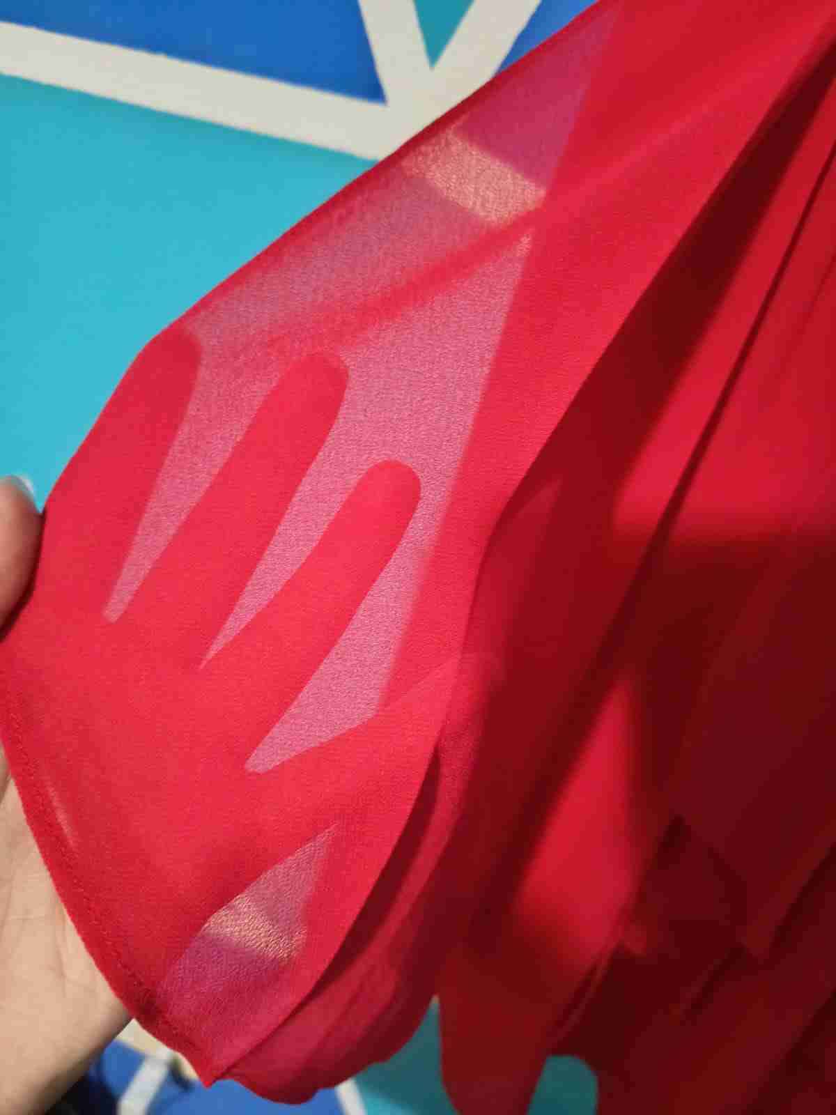 Vestido rojo strapless elegante - miniatura 2