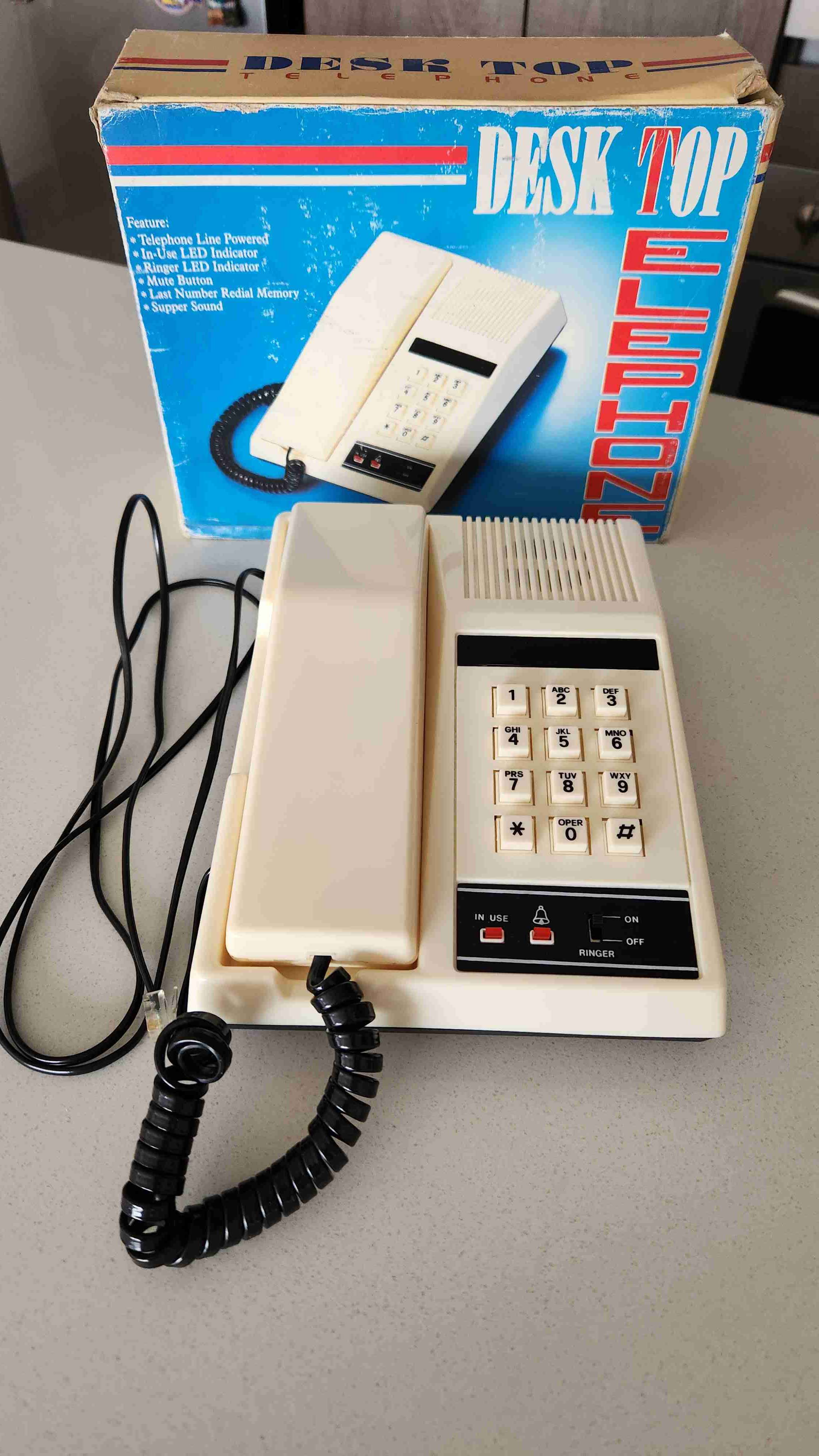 Teléfono de escritorio vintage - miniatura 1