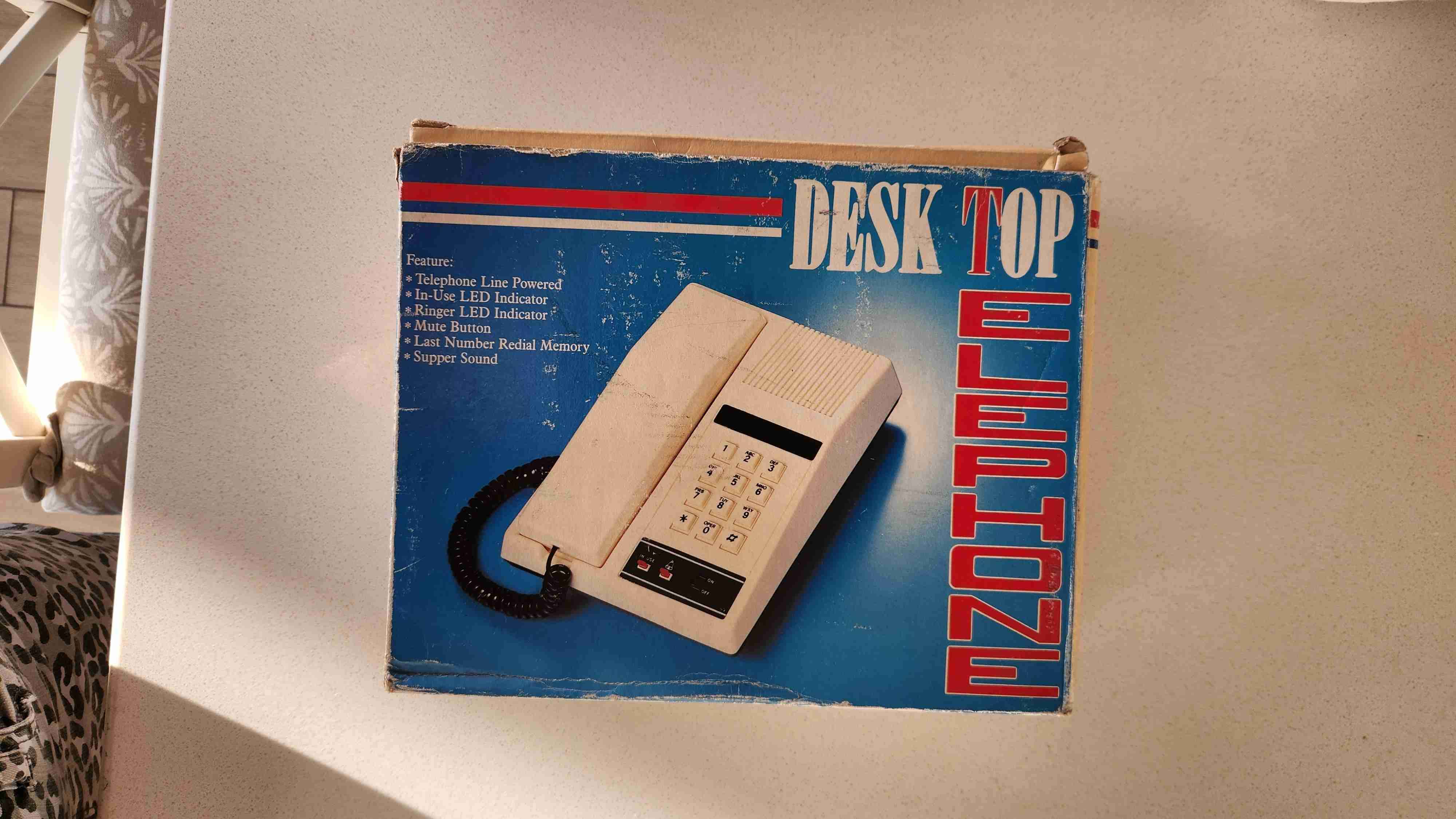 Teléfono de escritorio vintage - miniatura 3