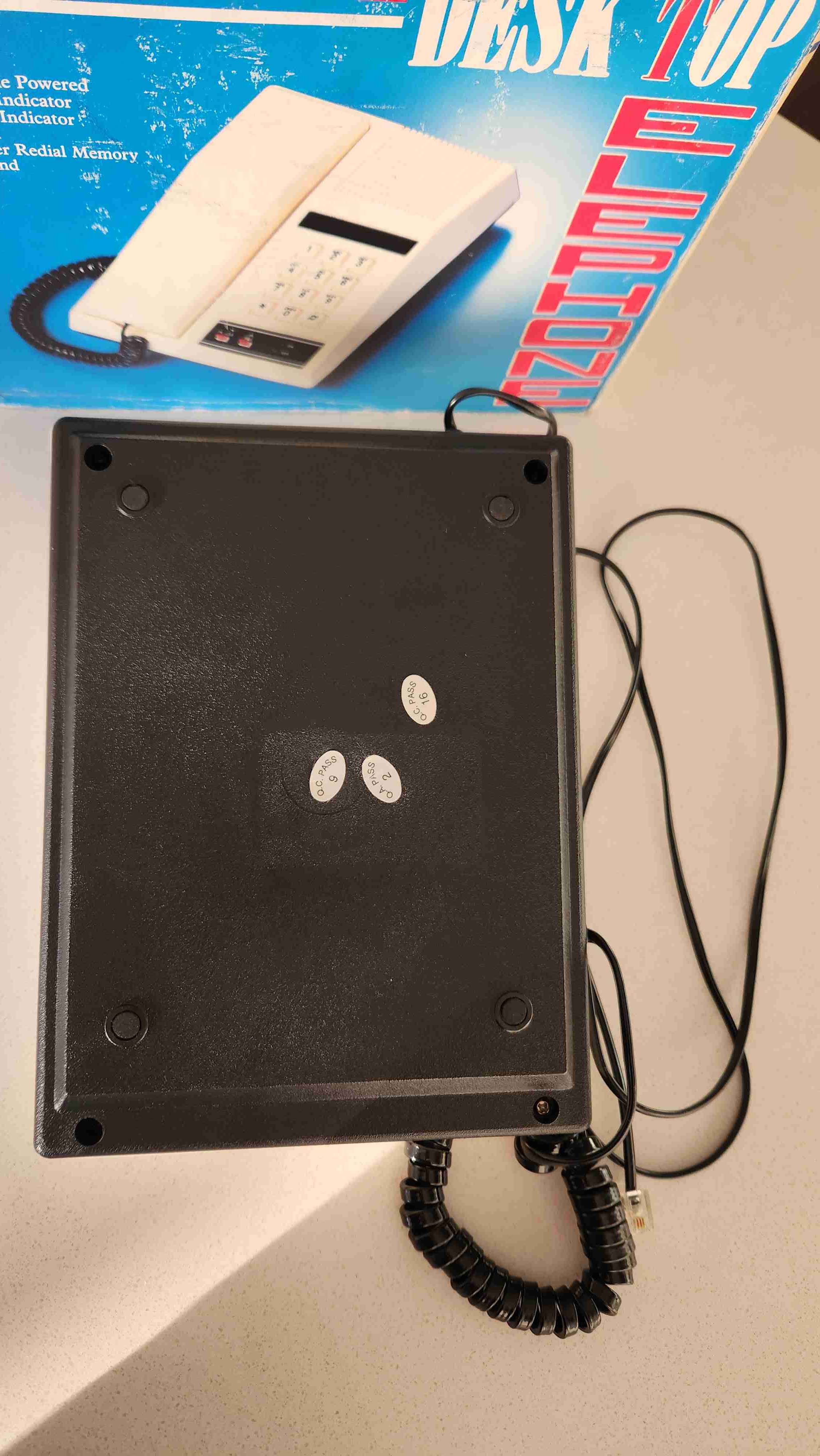 Teléfono de escritorio vintage - miniatura 5