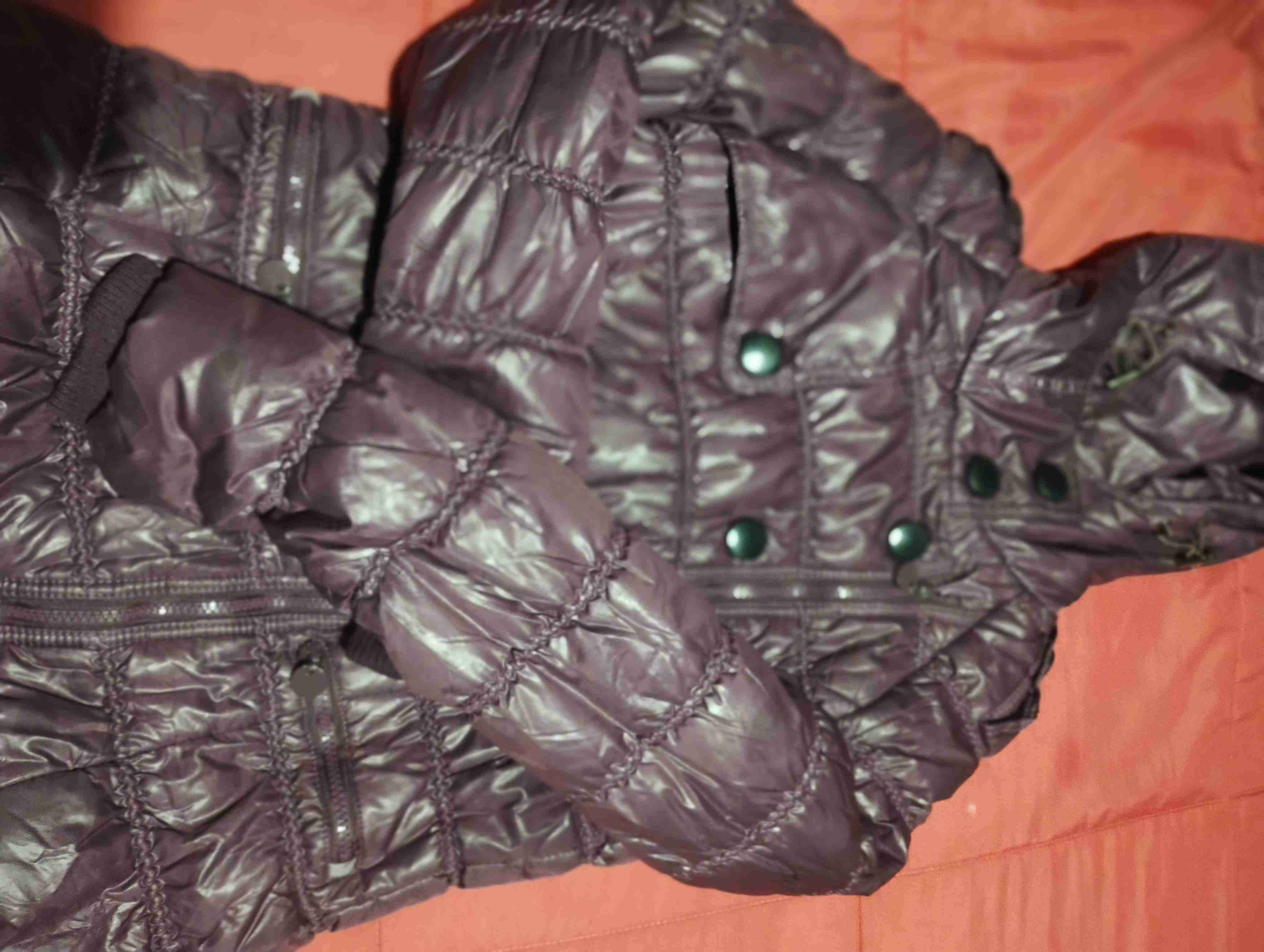 Chaqueta acolchada morada con capucha - miniatura 2