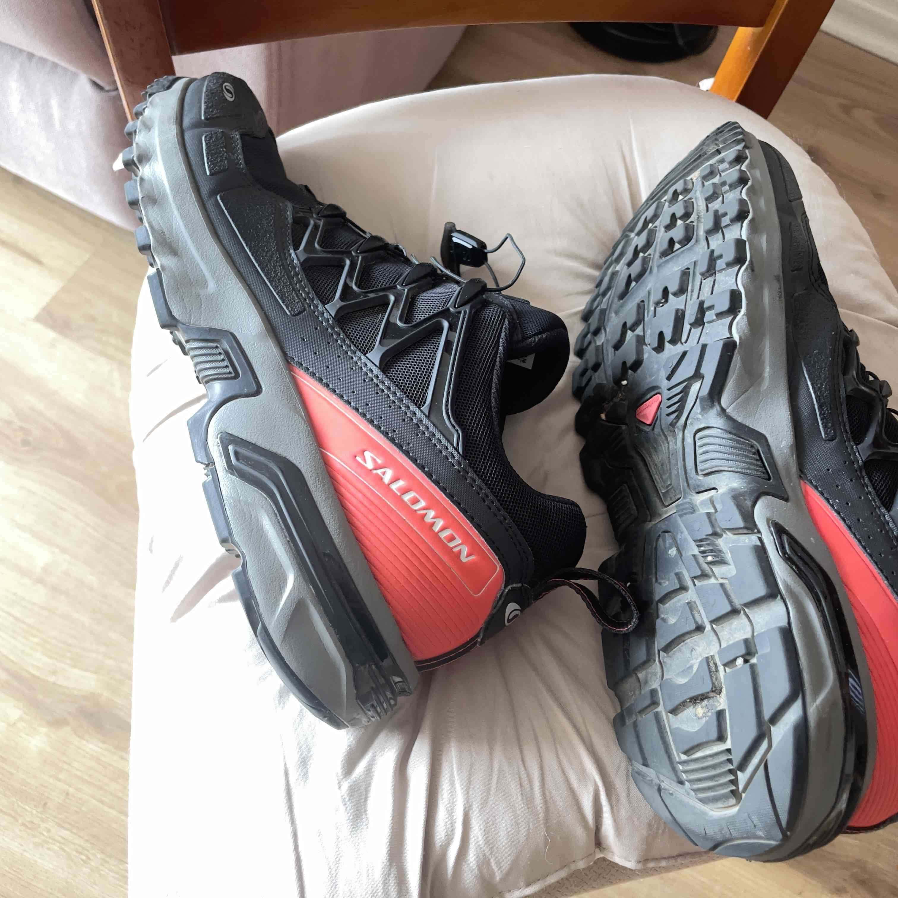 Zapatillas Salomon negras y rojas - miniatura 1