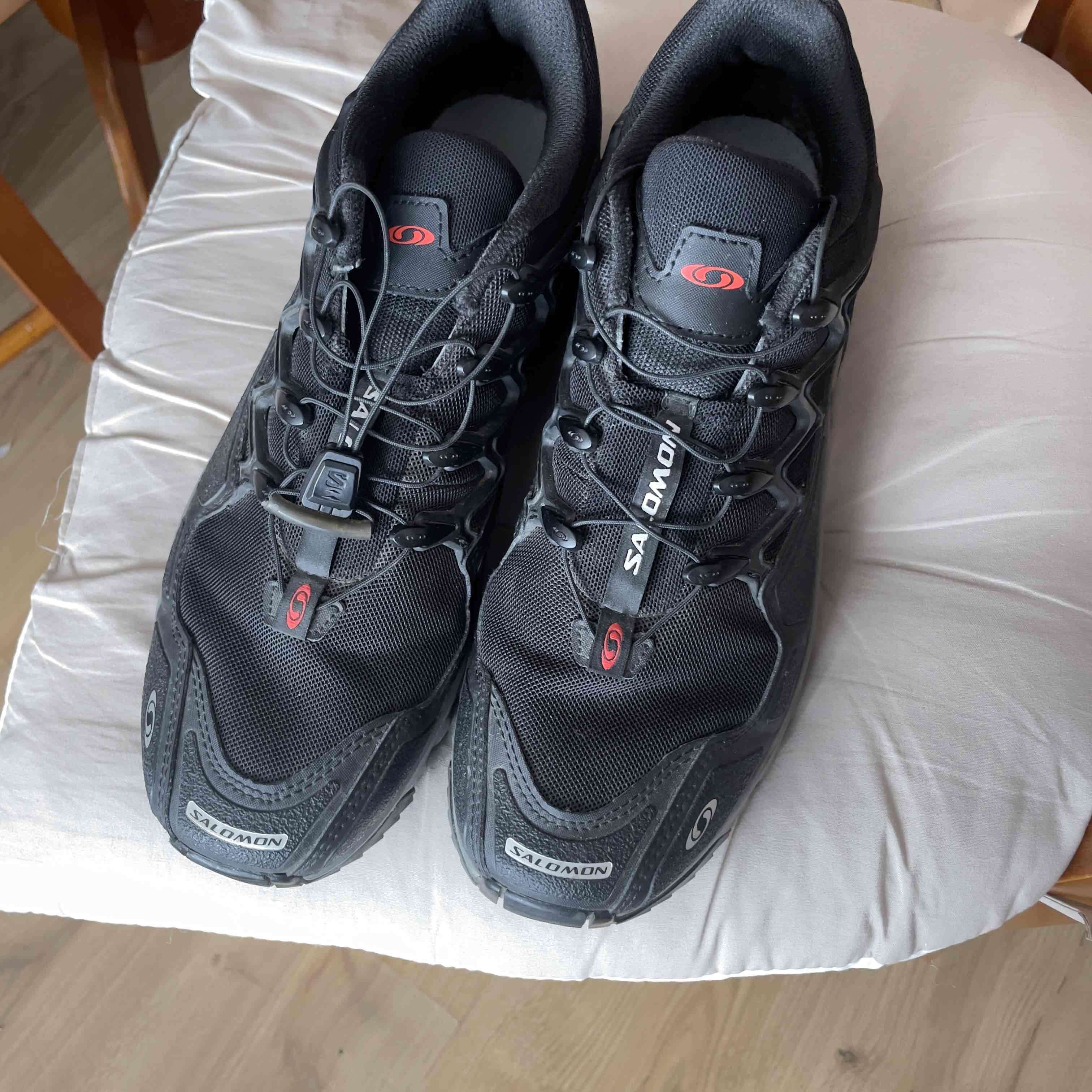 Zapatillas Salomon negras y rojas - miniatura 3