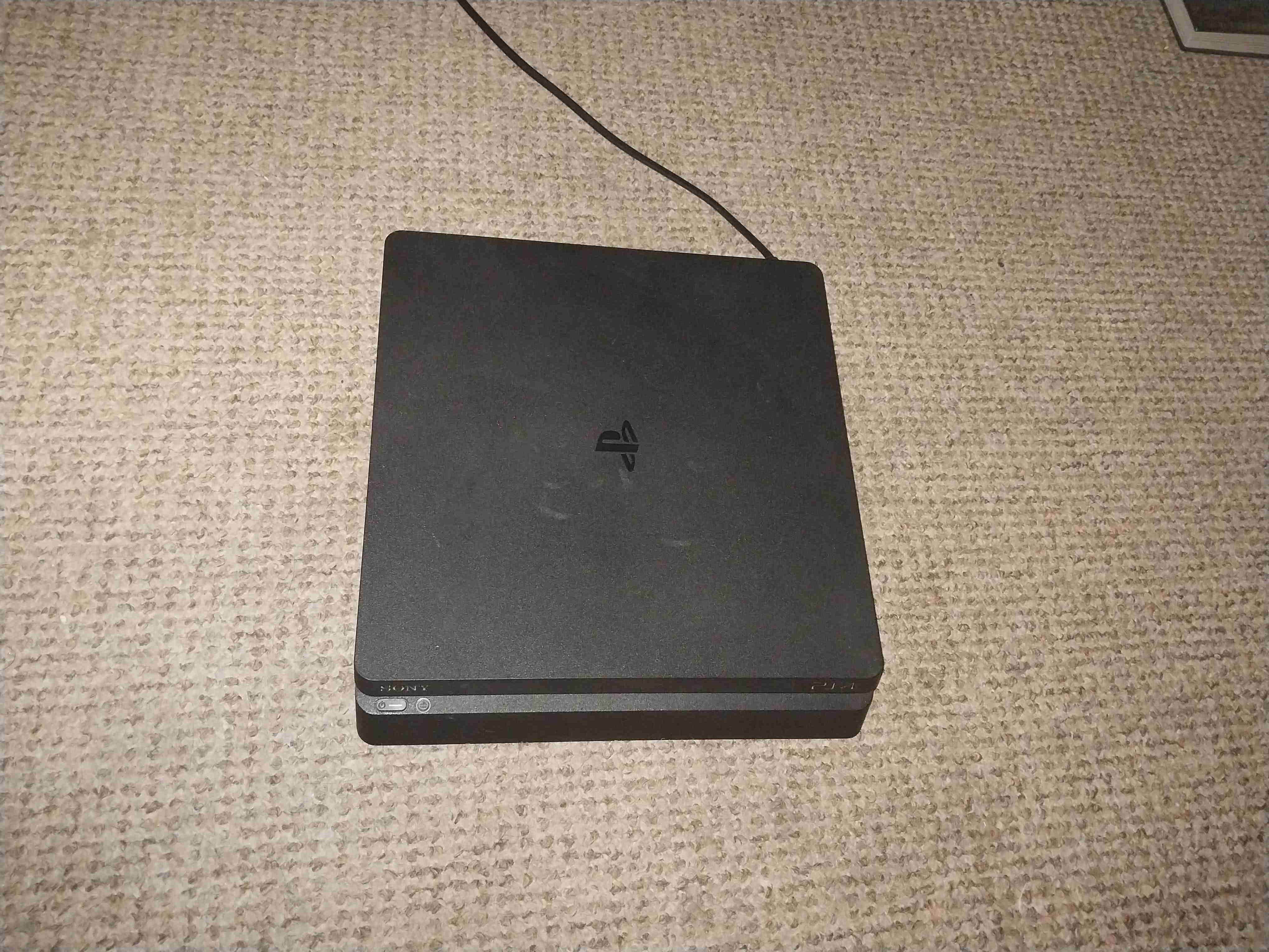 Consola PS4 slim con juegos y controles - 3