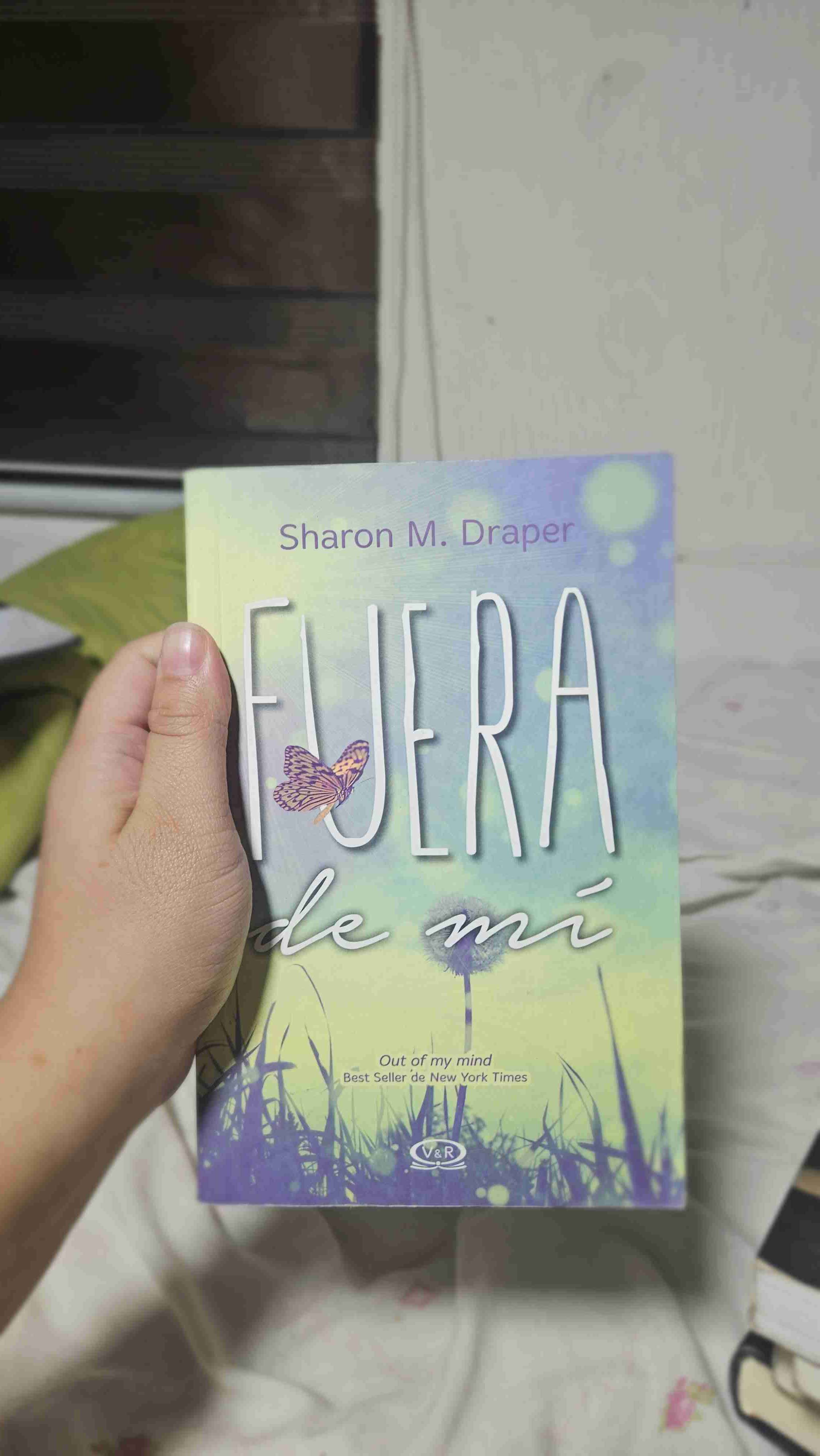 Libro 'Fuera de mí' edición en español