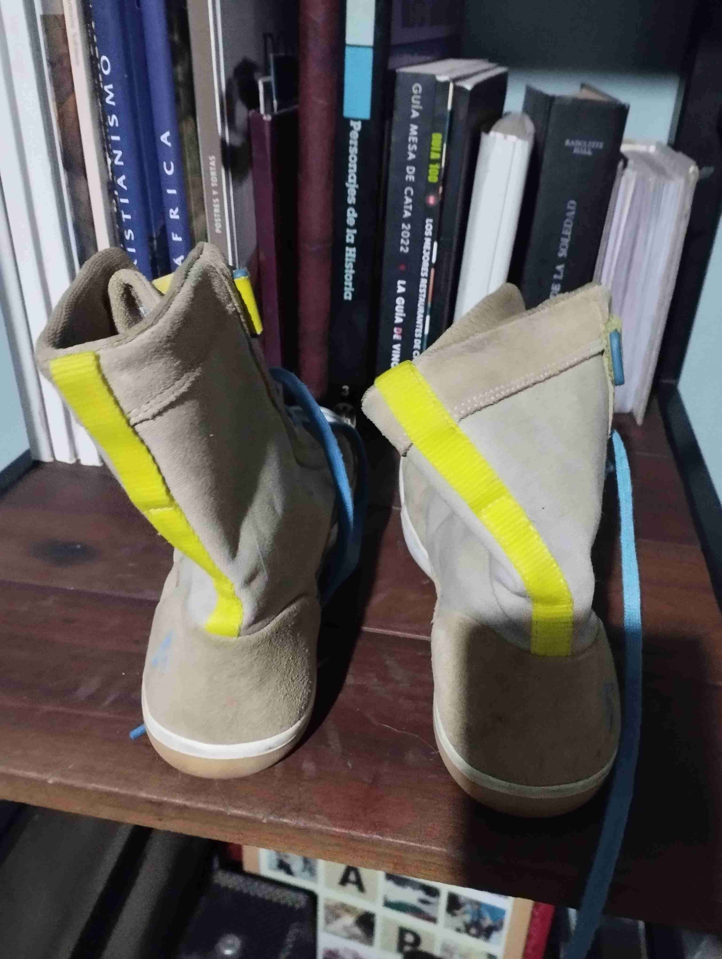 Botas beige con cordones azules - miniatura 2