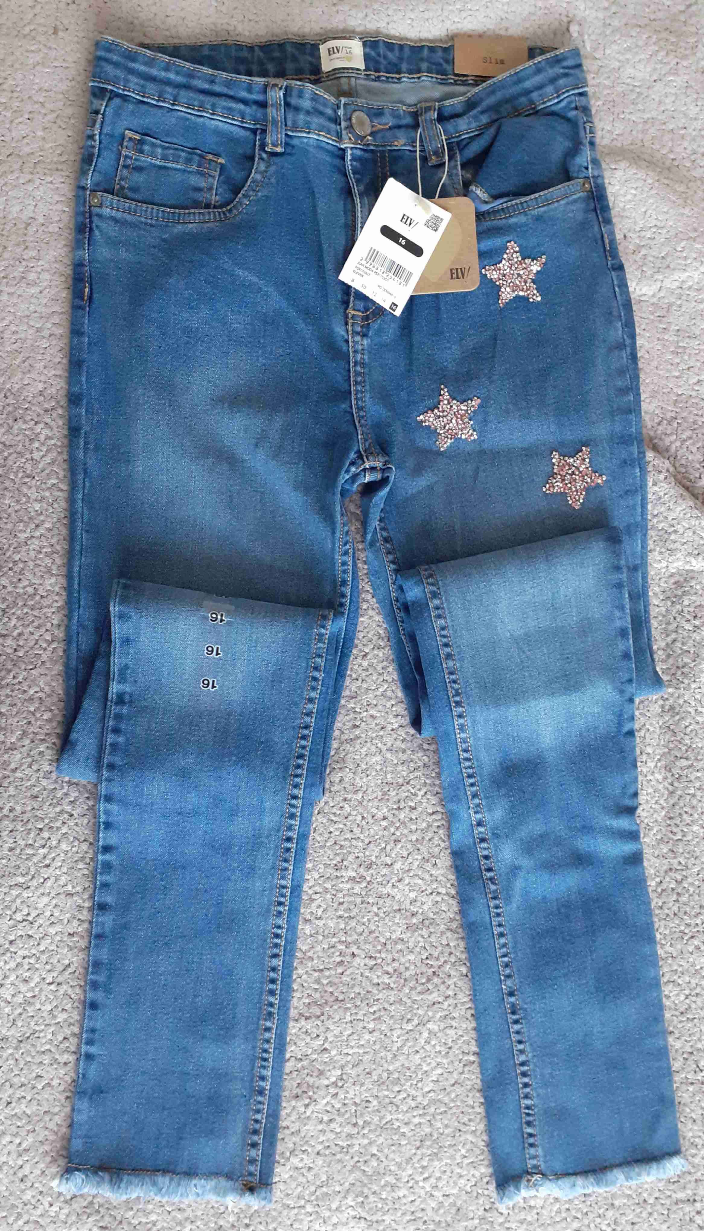 Jeans azul con estrellas decorativas