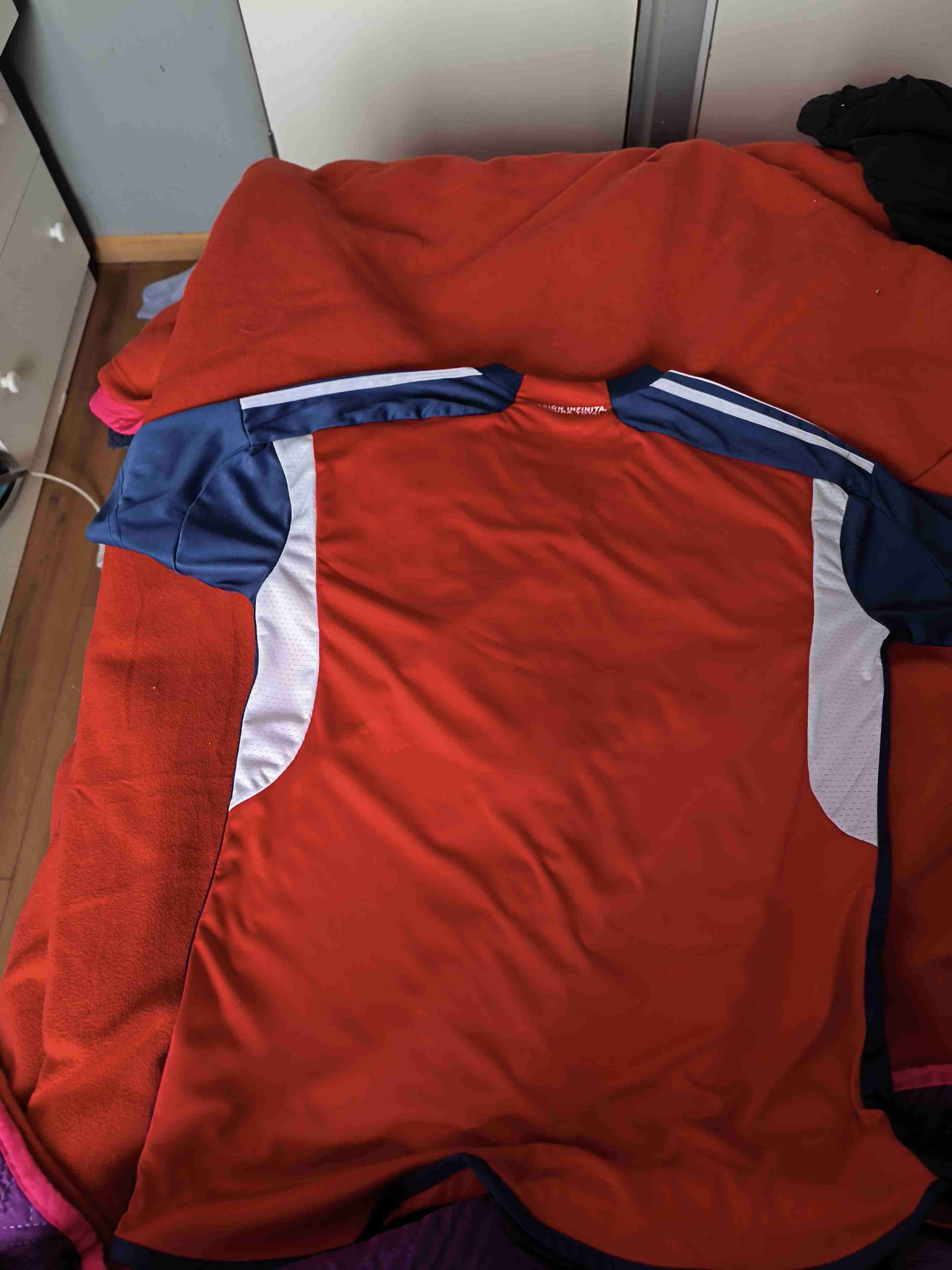 Camiseta roja Universidad de Chile - miniatura 2