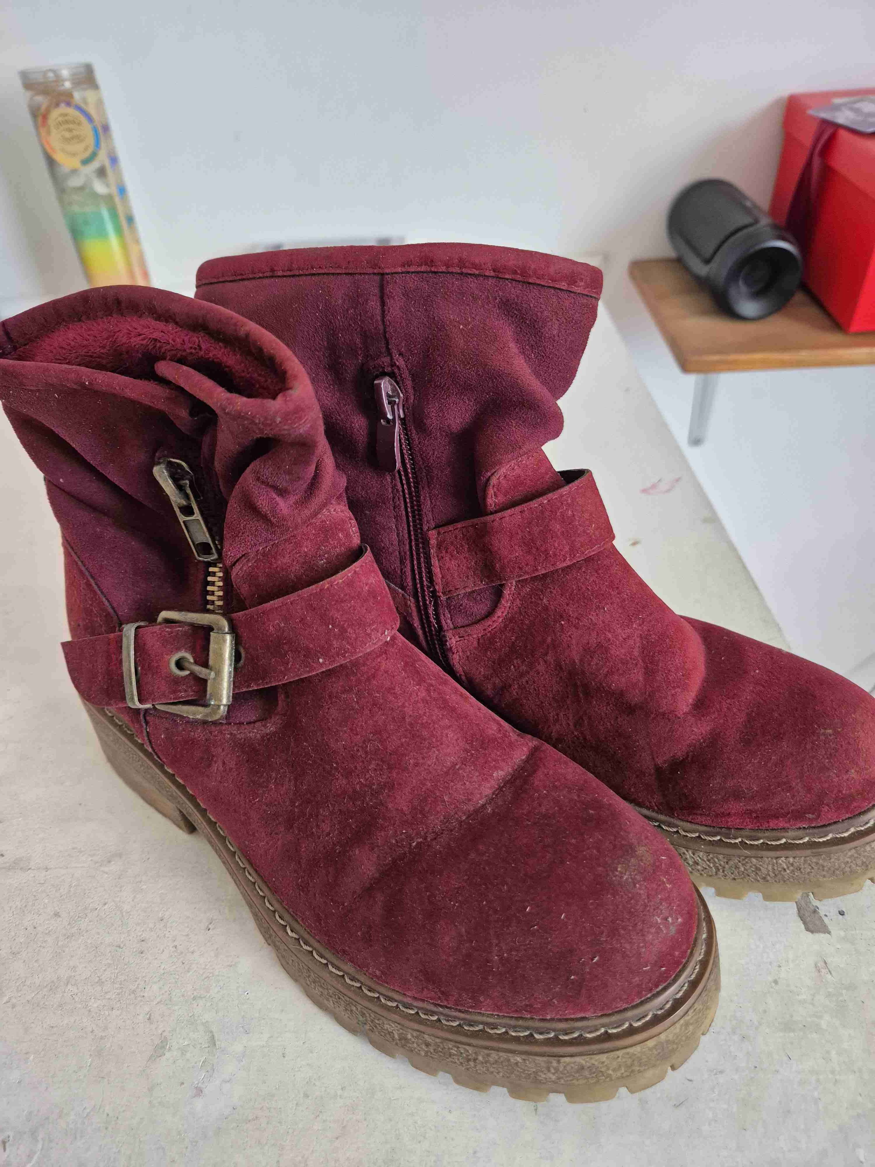 Botines burdeos con hebilla. - 1