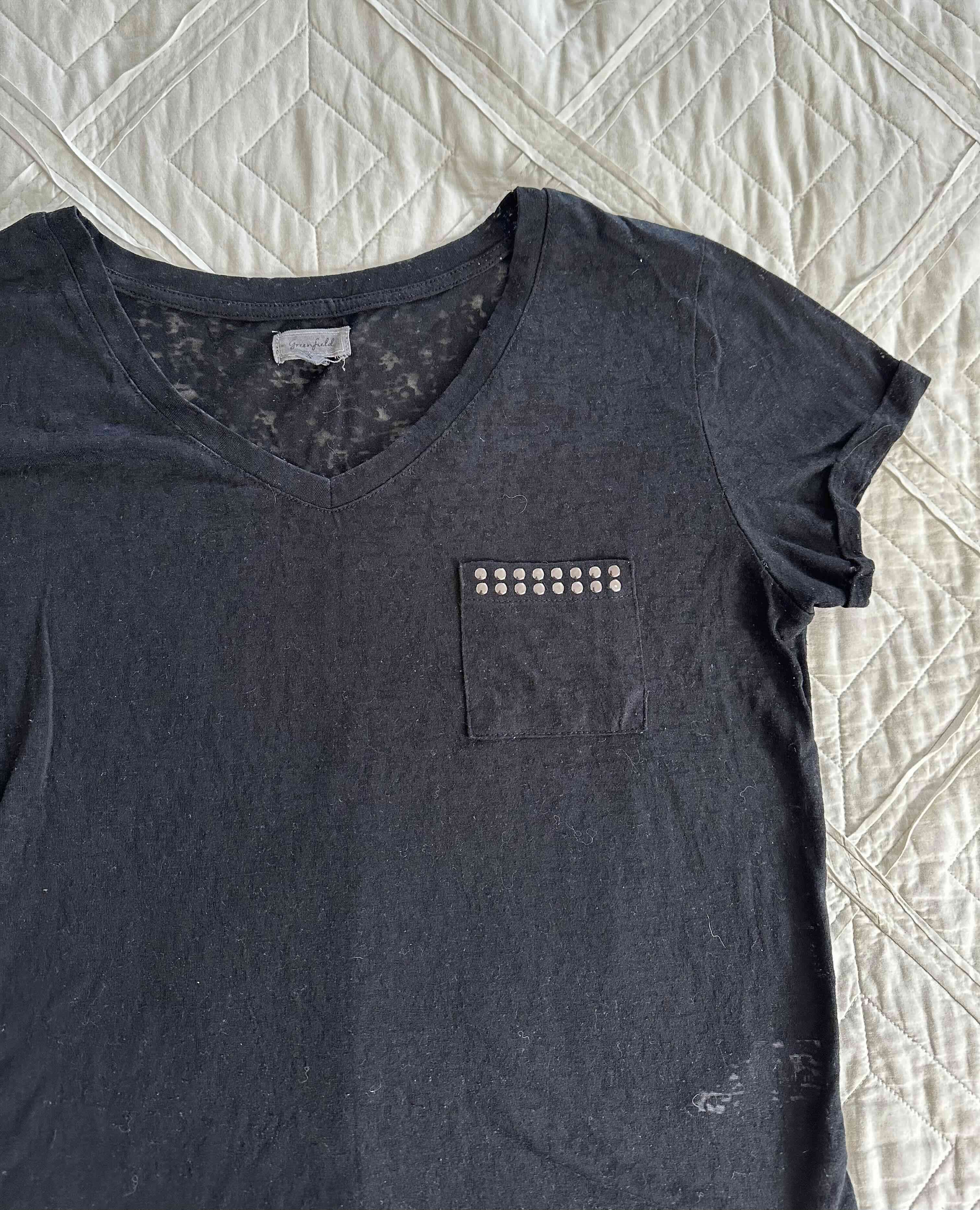 Polera negra con bolsillo - miniatura 2